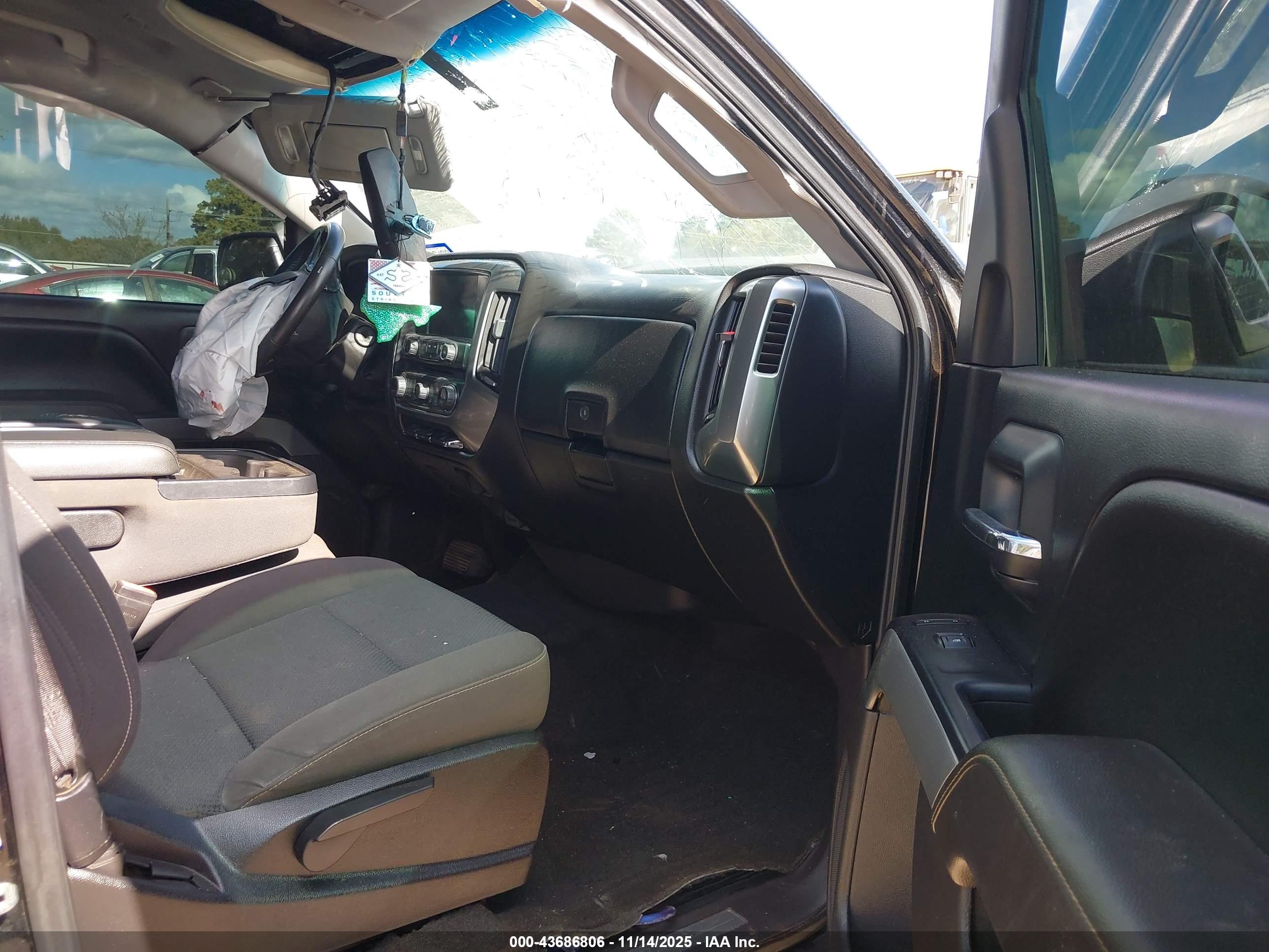 CHEVROLET SILVERADO image 5