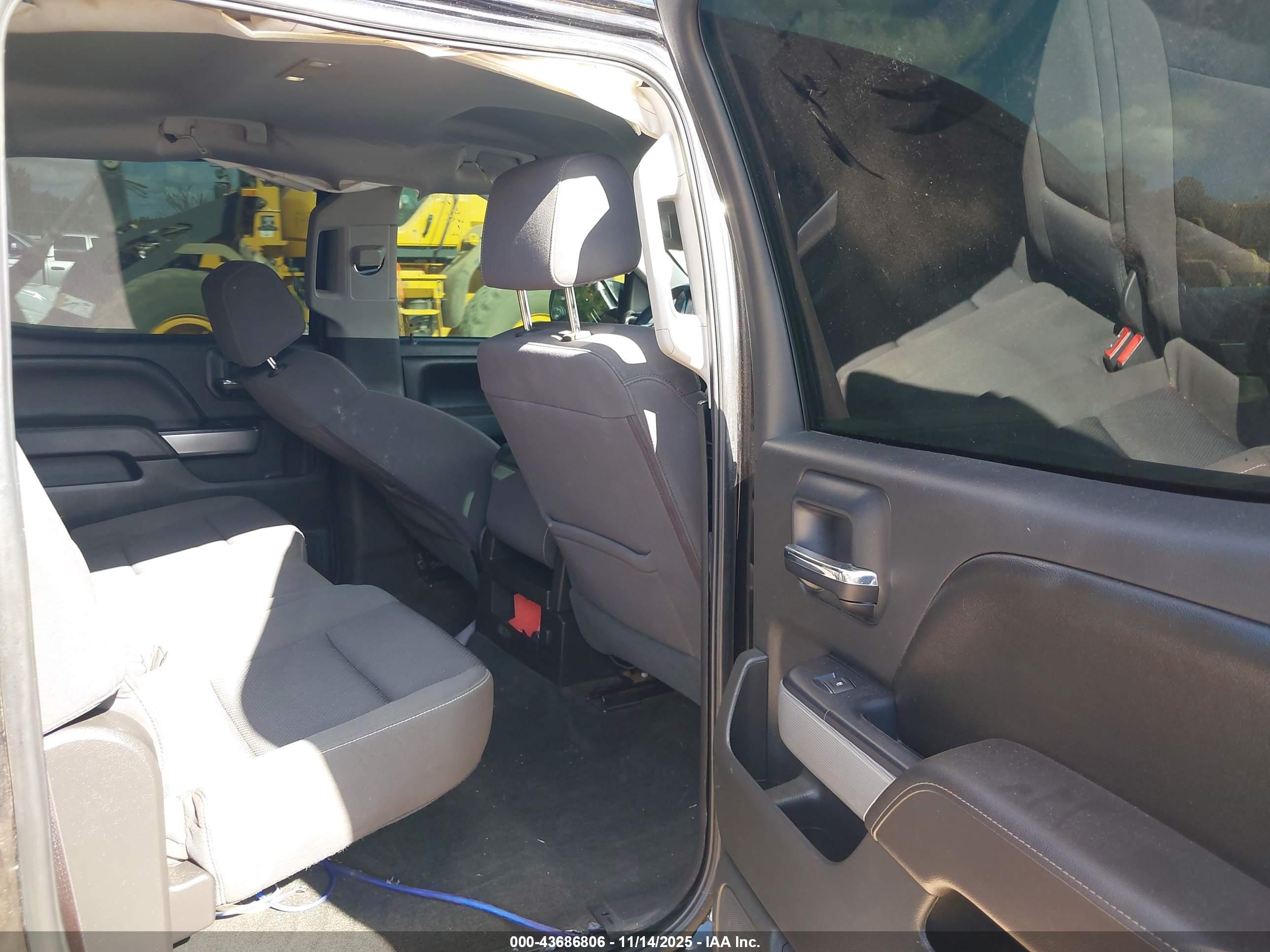 CHEVROLET SILVERADO image 8