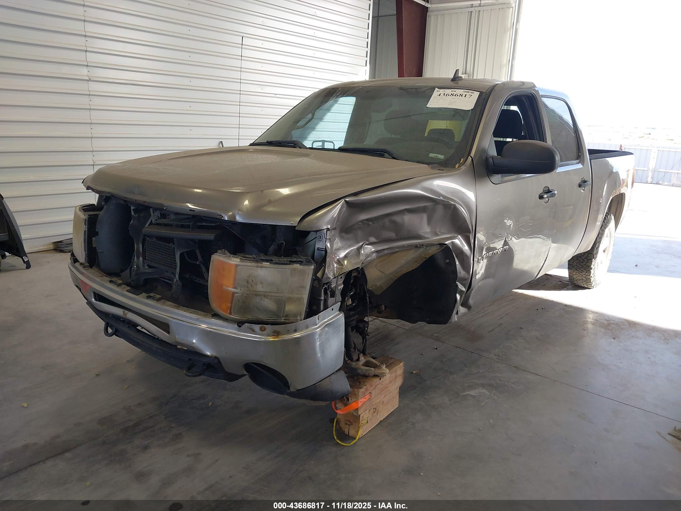 GMC SIERRA image 2