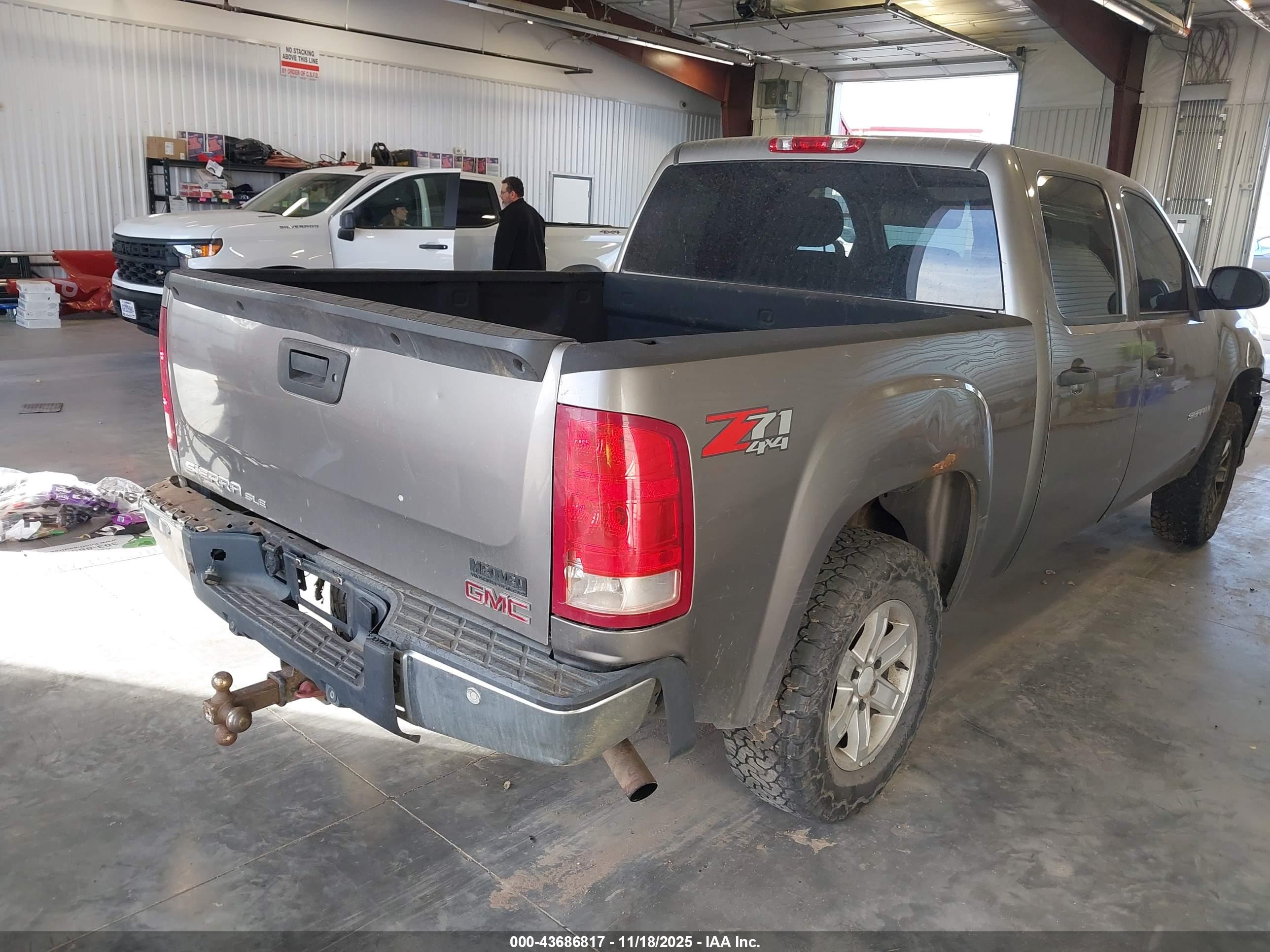 GMC SIERRA image 4