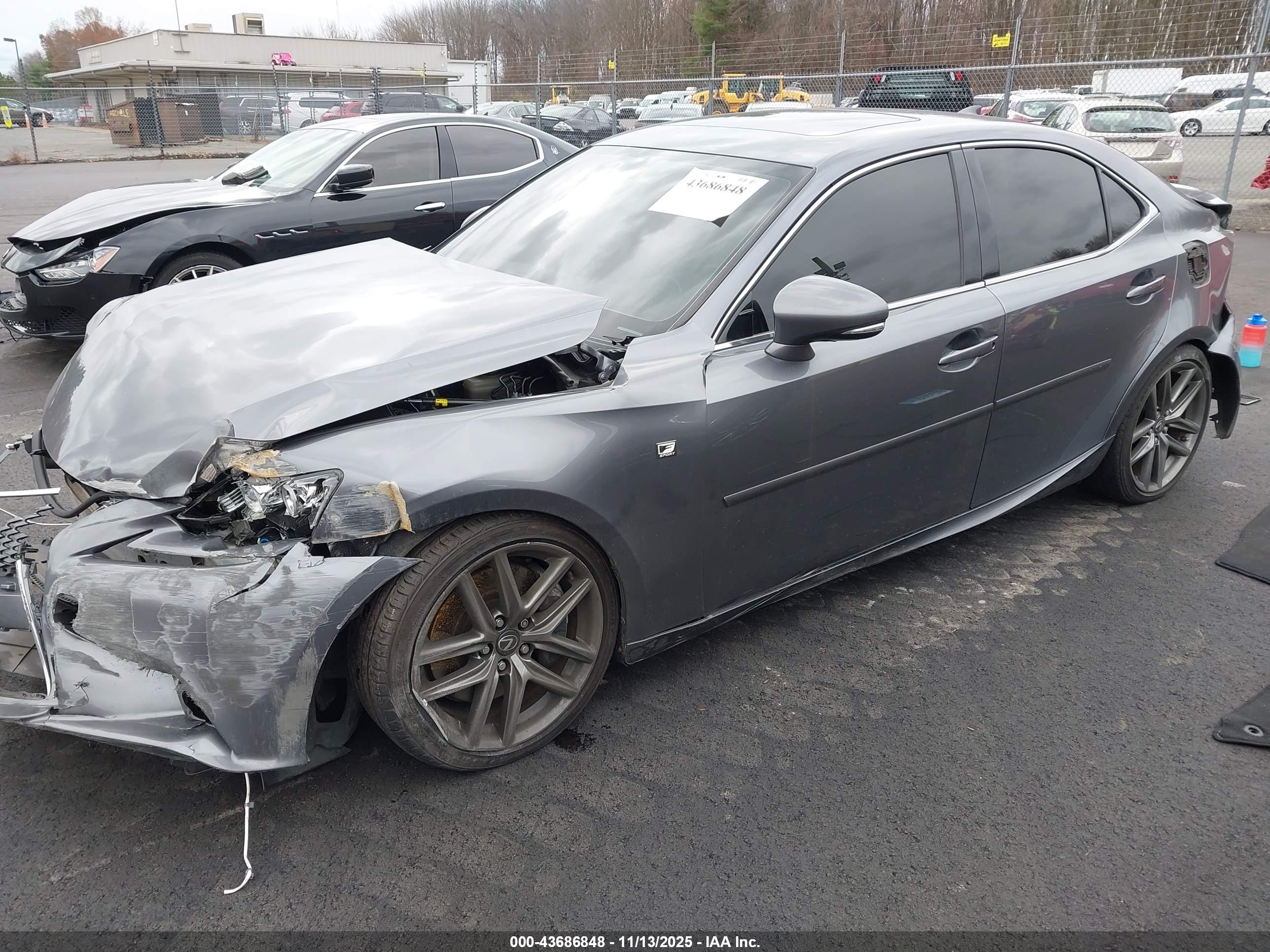 LEXUS IS image 2