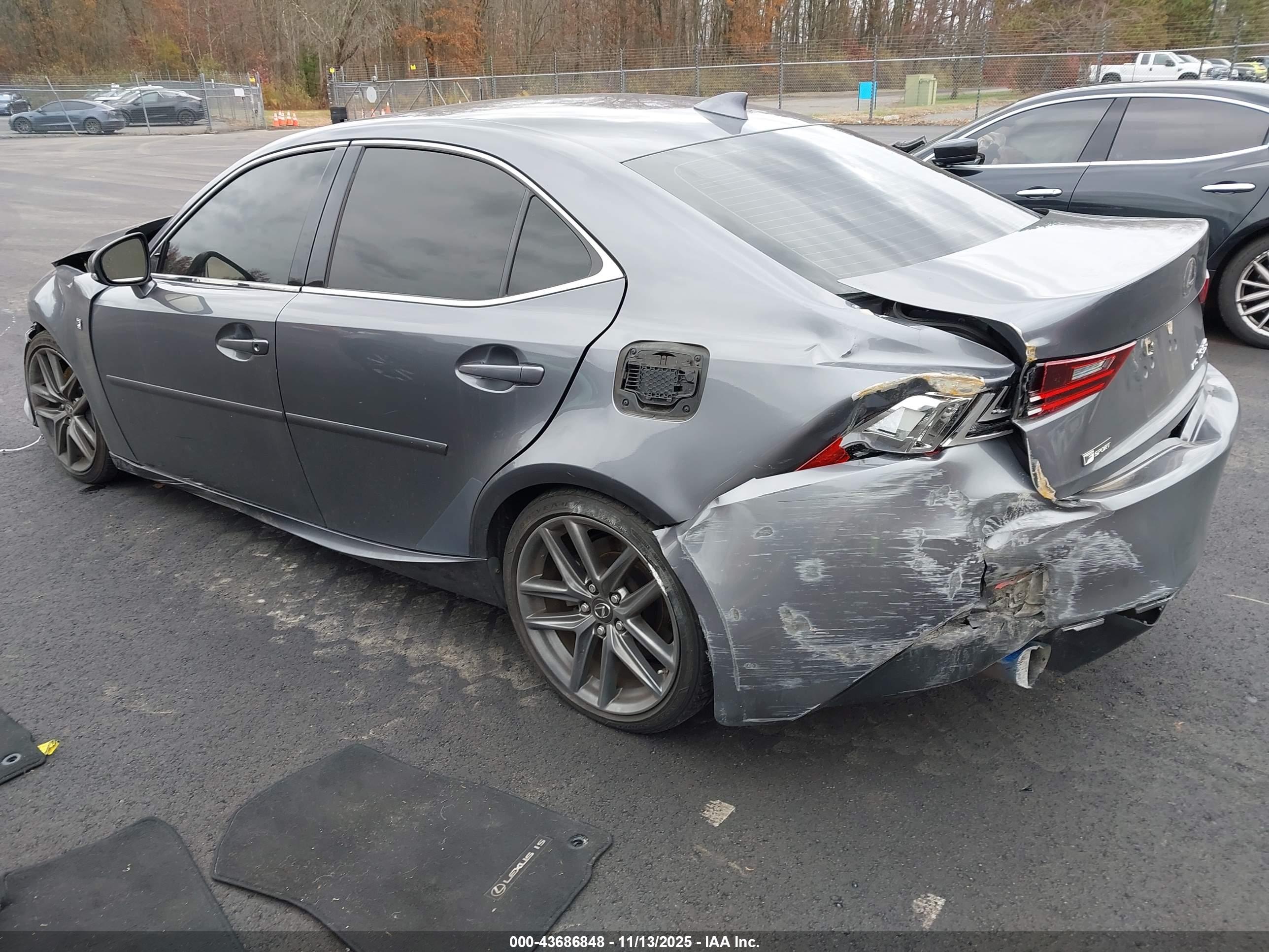 LEXUS IS image 3