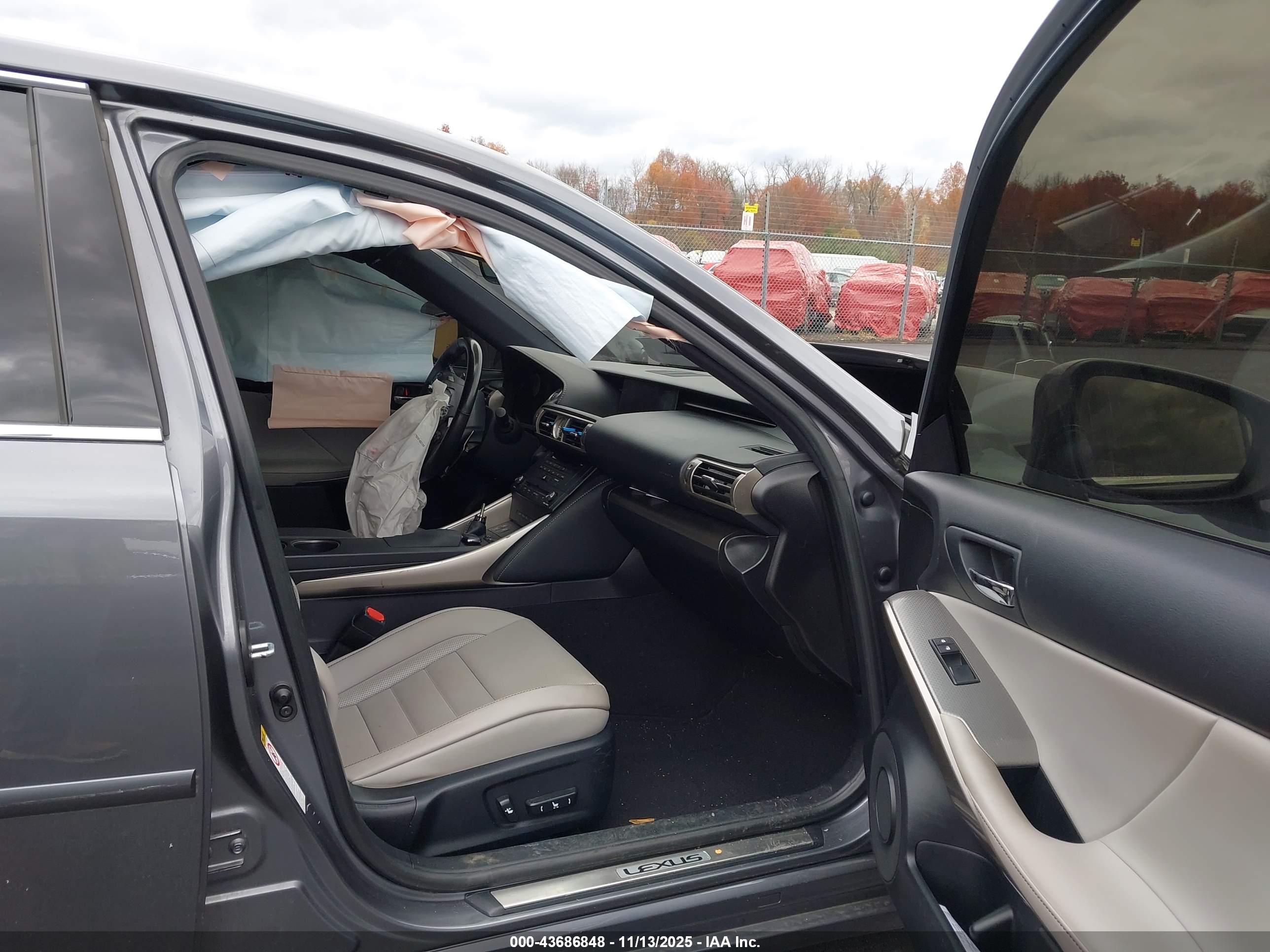 LEXUS IS image 5