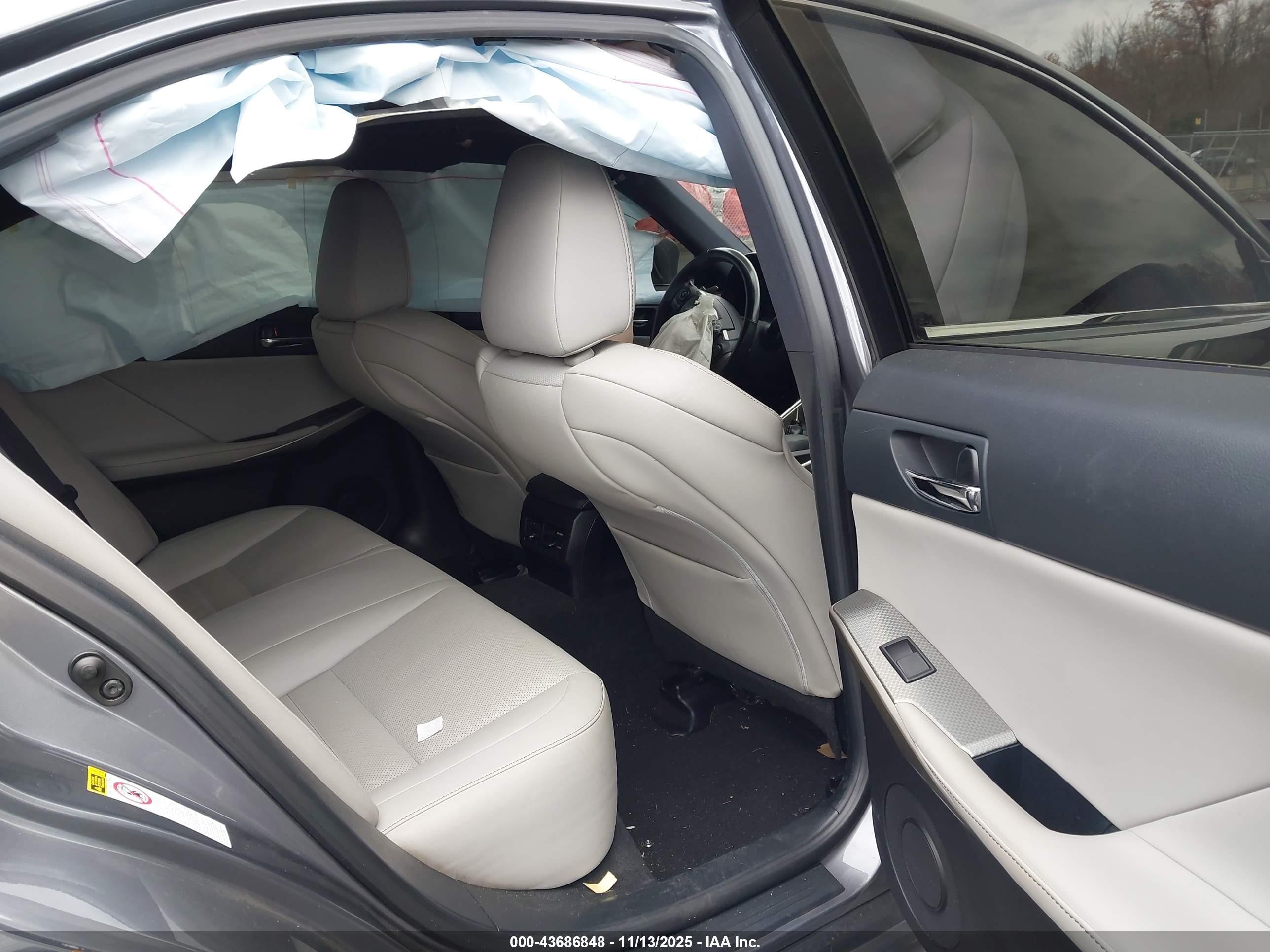 LEXUS IS image 8