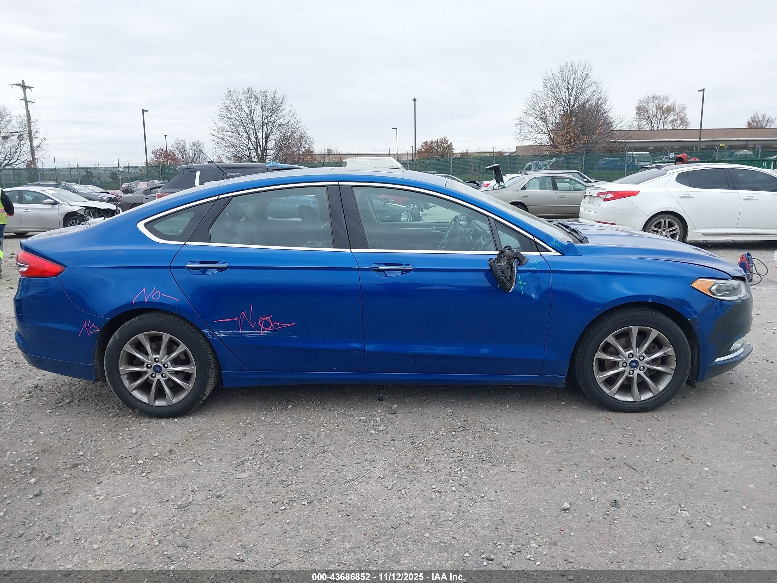 FORD FUSION image 6