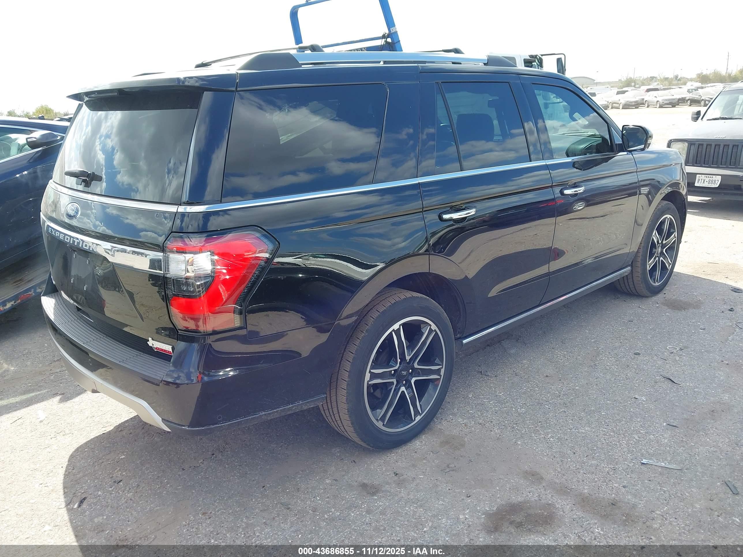 FORD EXPEDITION image 4