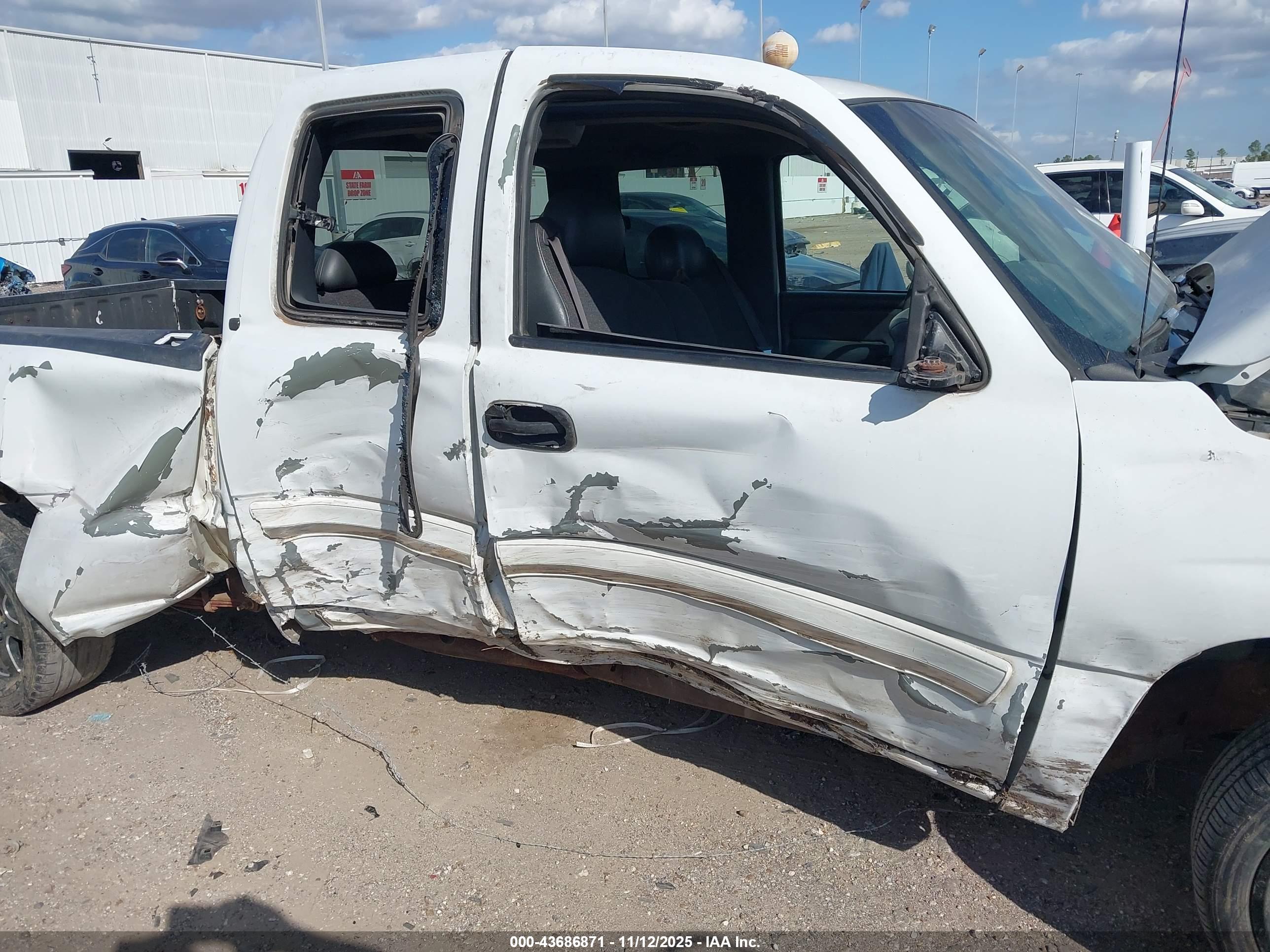 CHEVROLET SILVERADO image 6