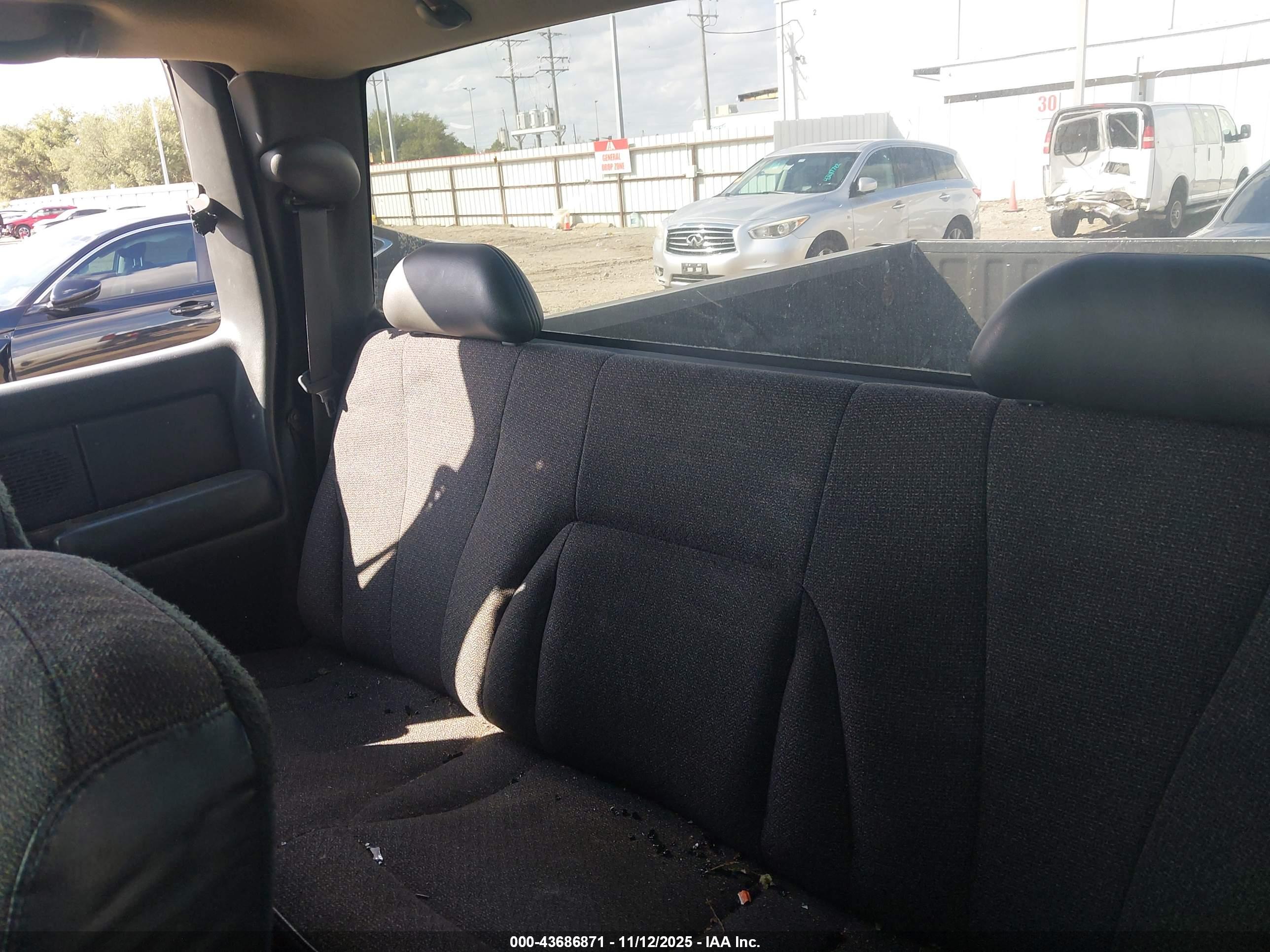 CHEVROLET SILVERADO image 8