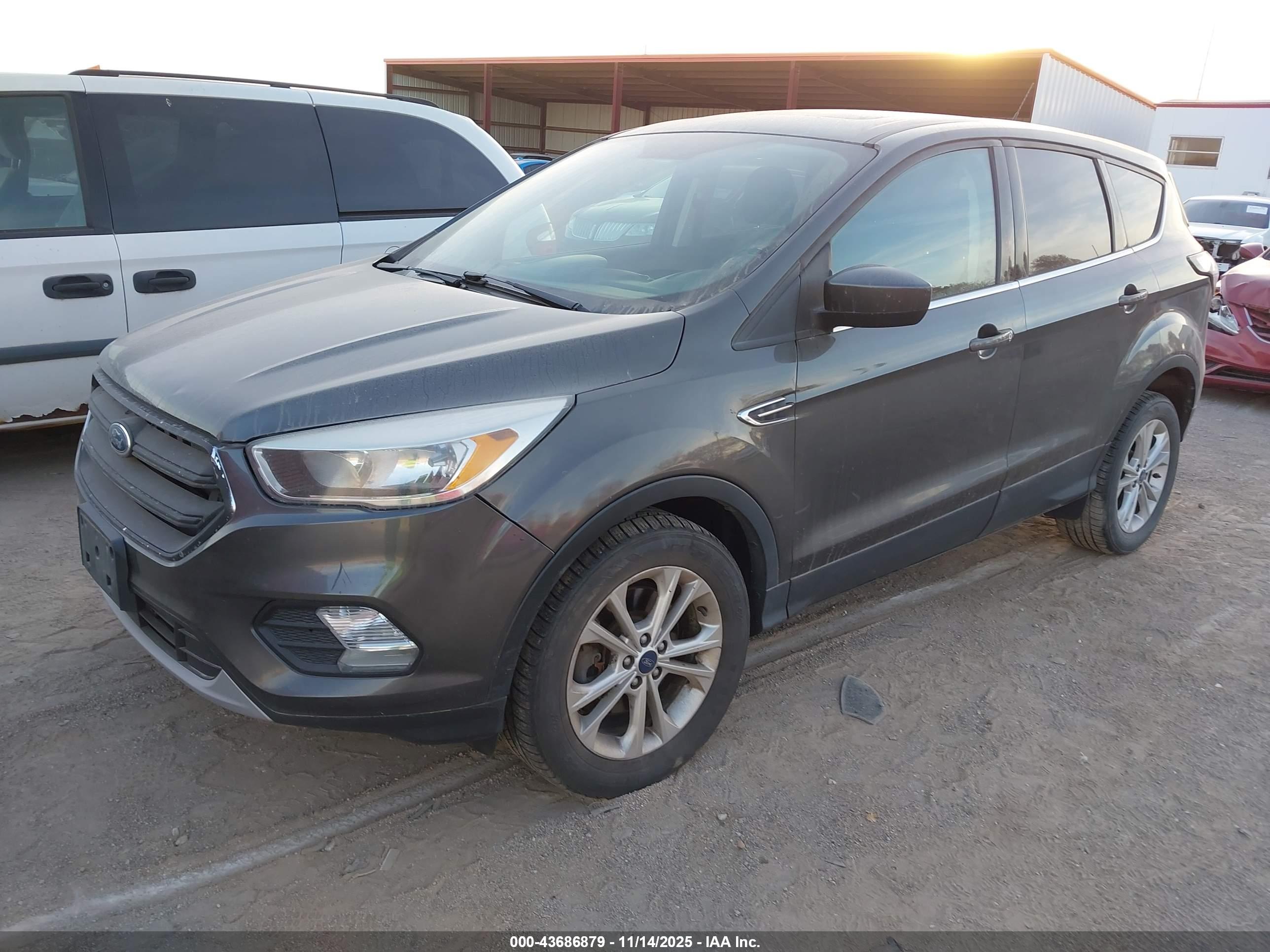 FORD ESCAPE image 2