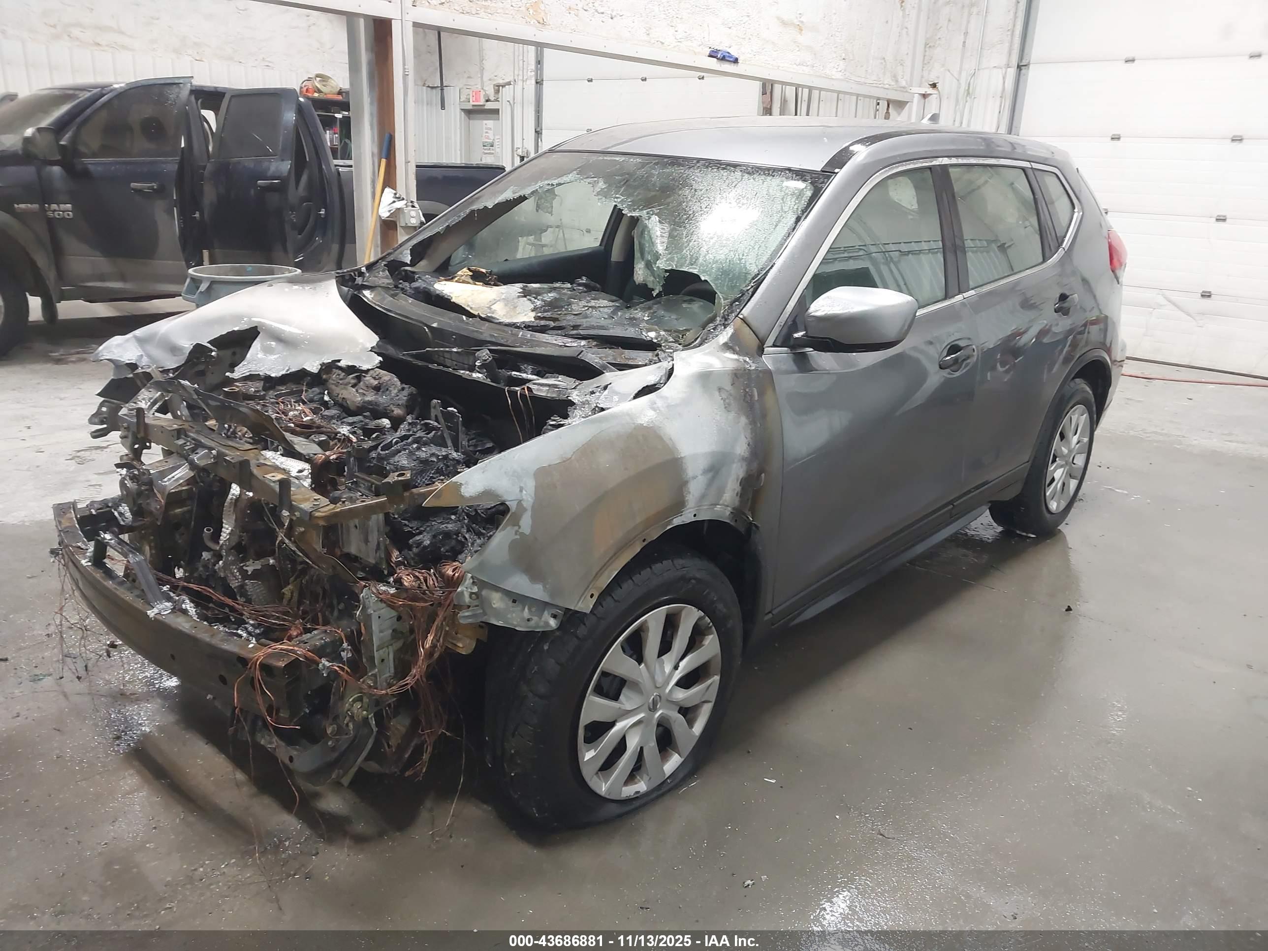 NISSAN ROGUE image 2