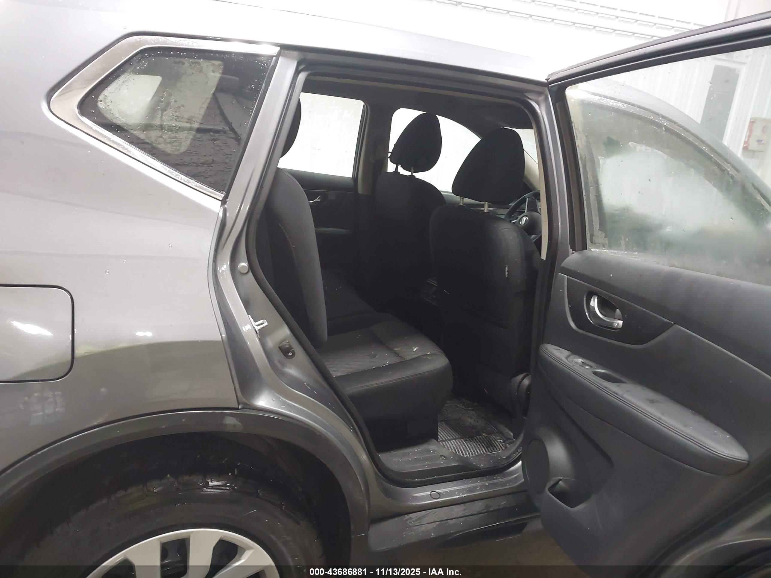 NISSAN ROGUE image 8