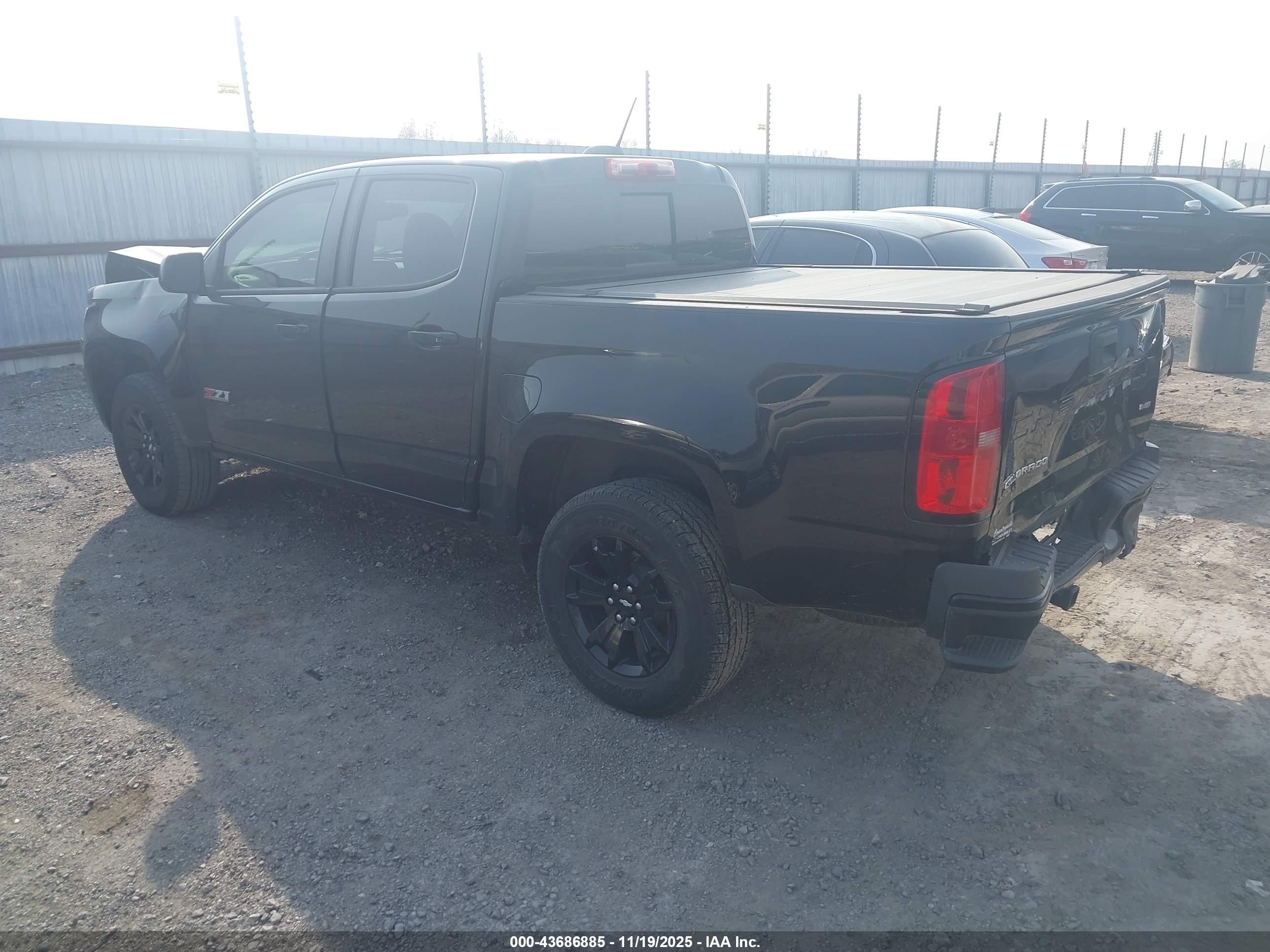 CHEVROLET COLORADO image 3