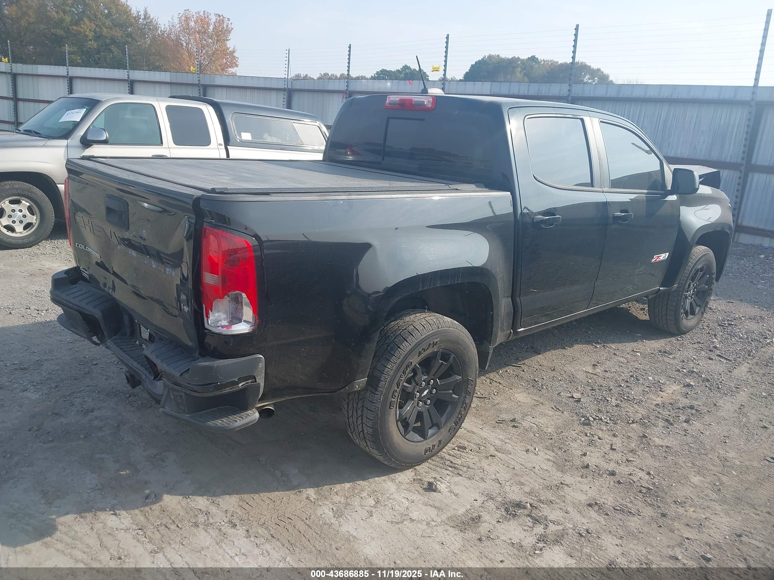 CHEVROLET COLORADO image 4