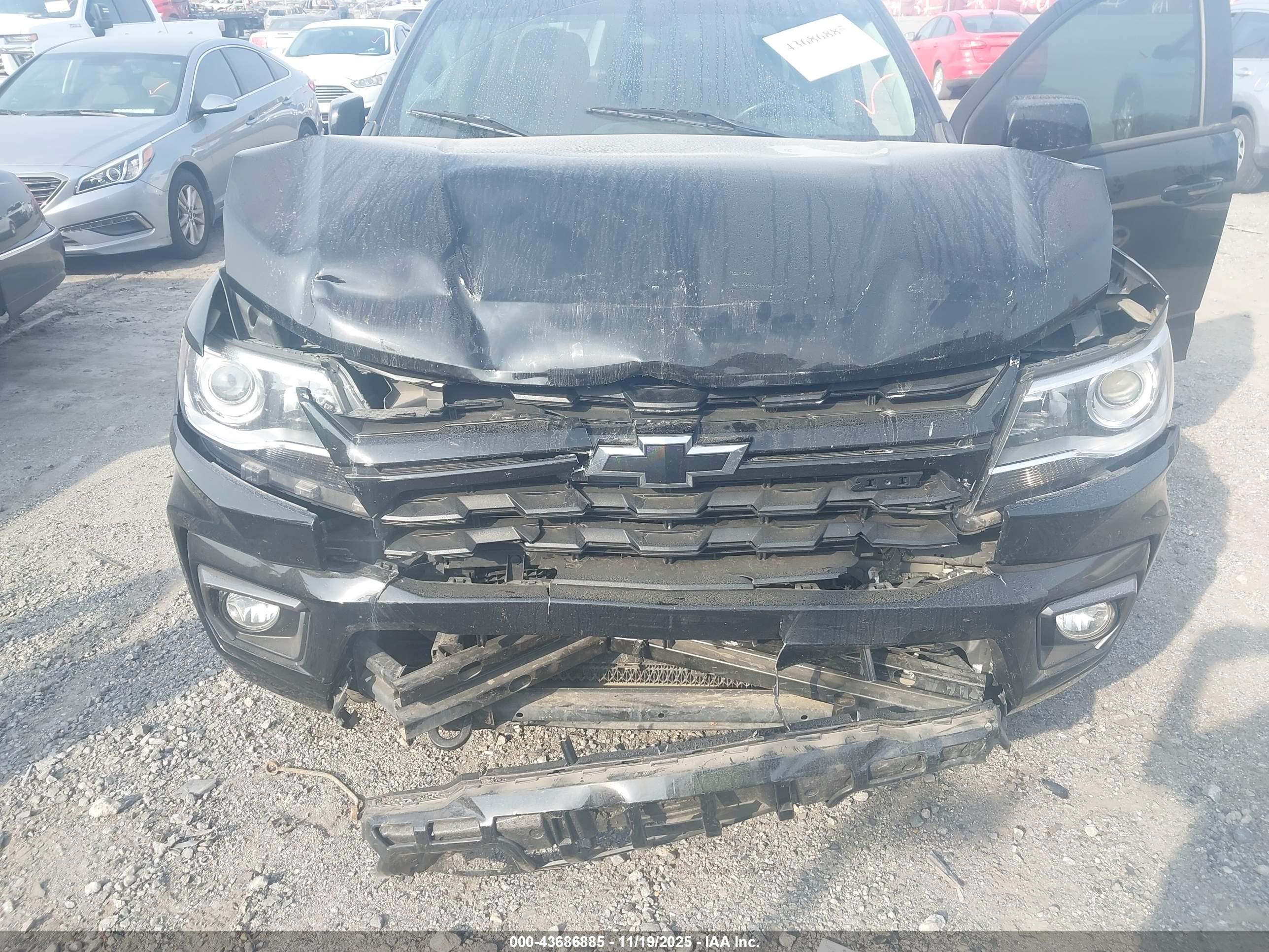 CHEVROLET COLORADO image 6
