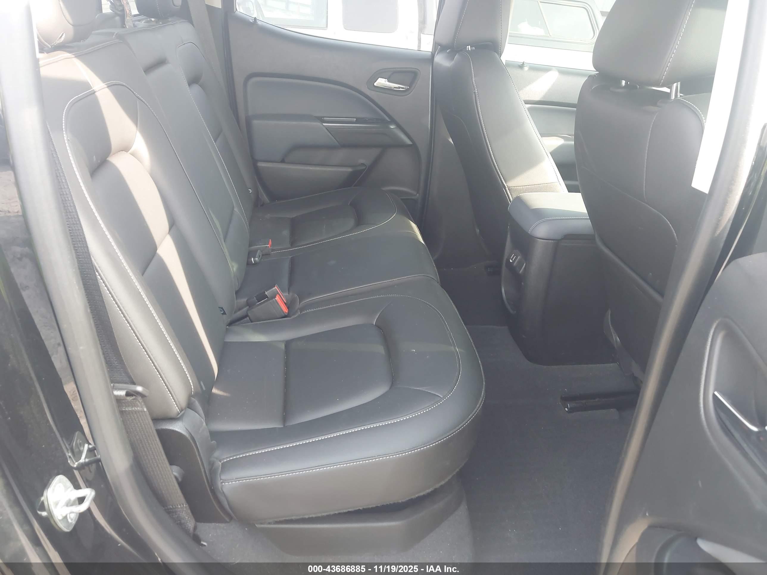 CHEVROLET COLORADO image 8