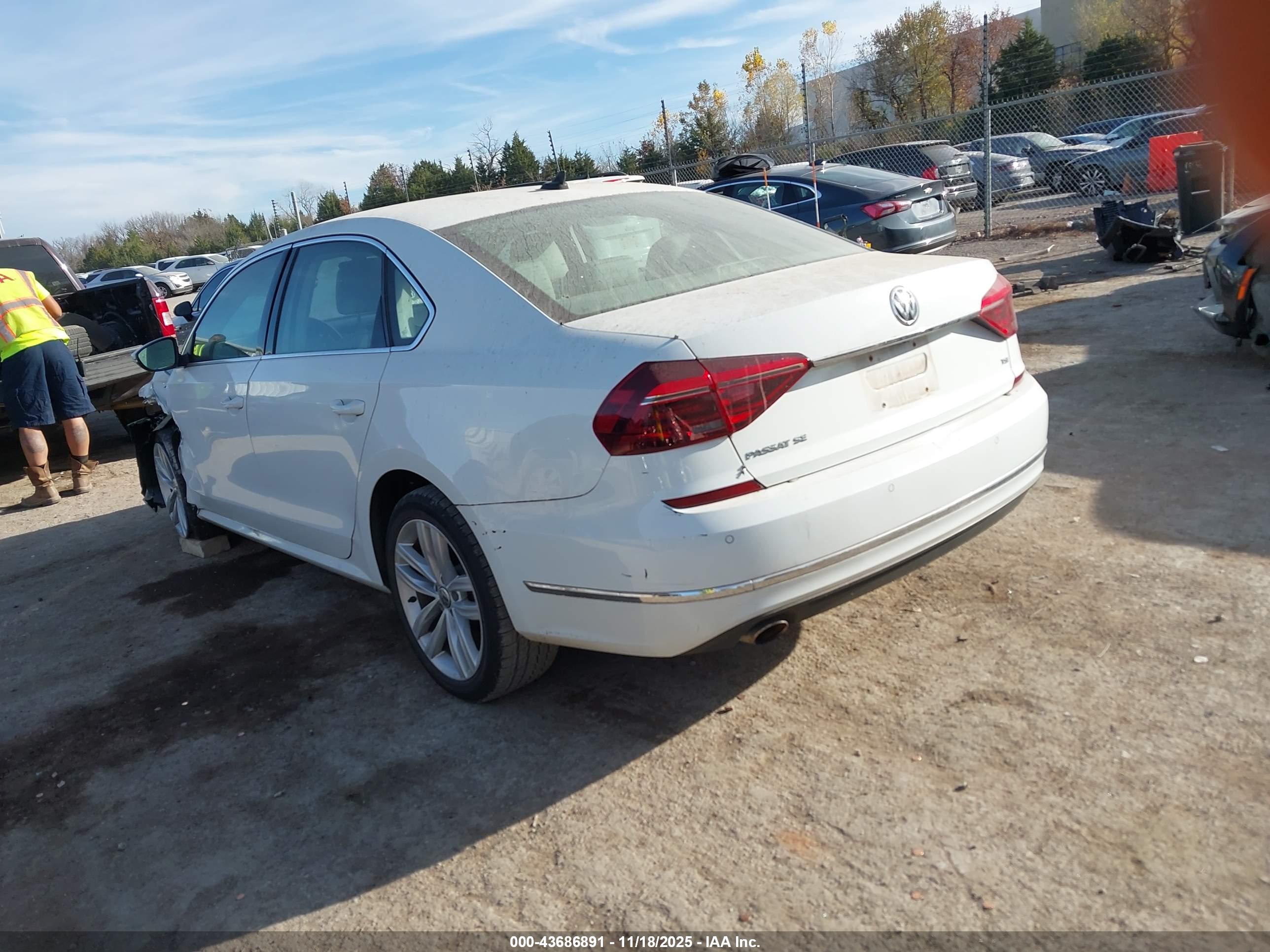 VOLKSWAGEN PASSAT image 3