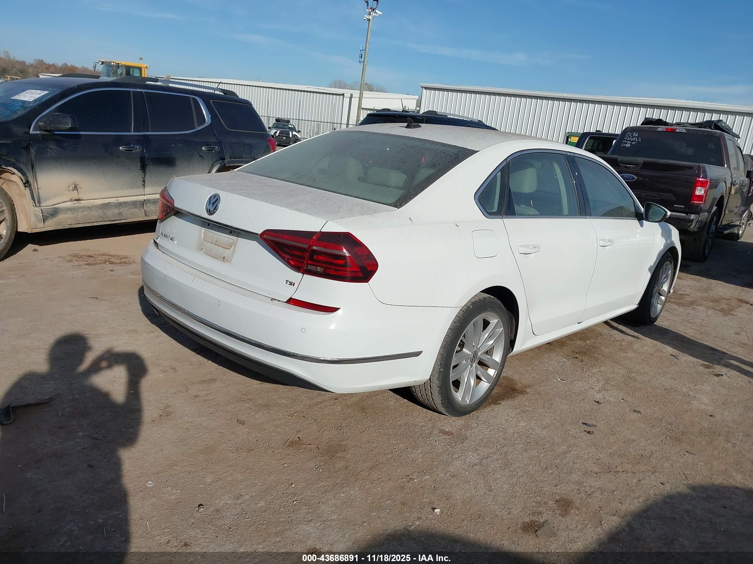VOLKSWAGEN PASSAT image 4