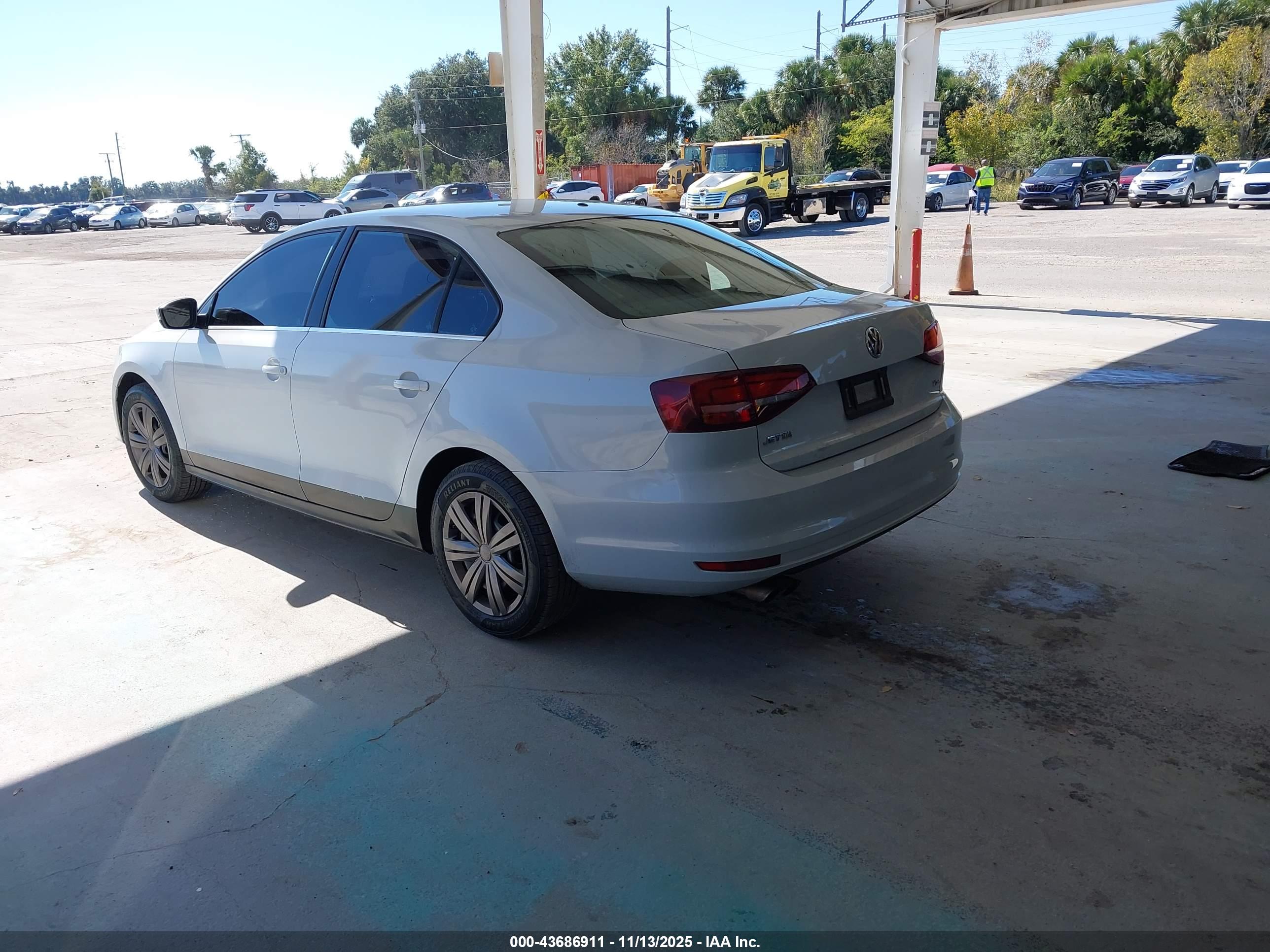 VOLKSWAGEN JETTA image 3