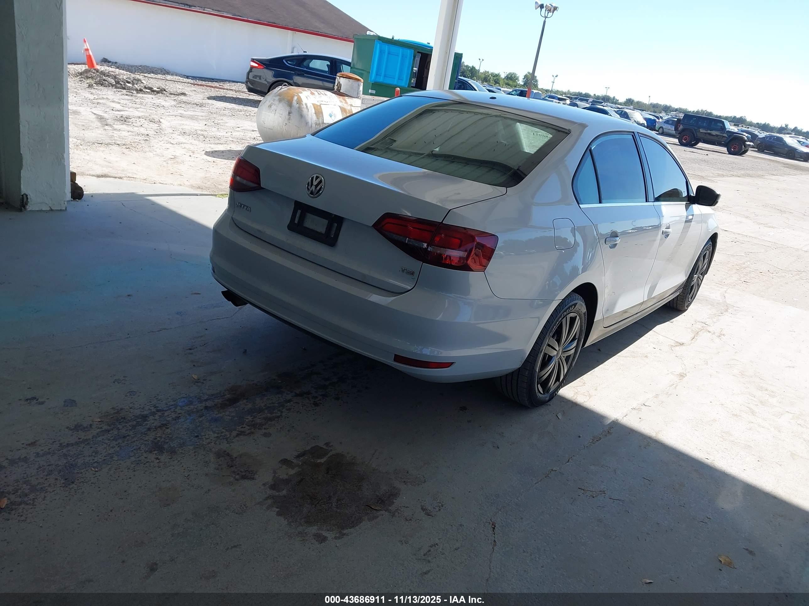 VOLKSWAGEN JETTA image 4