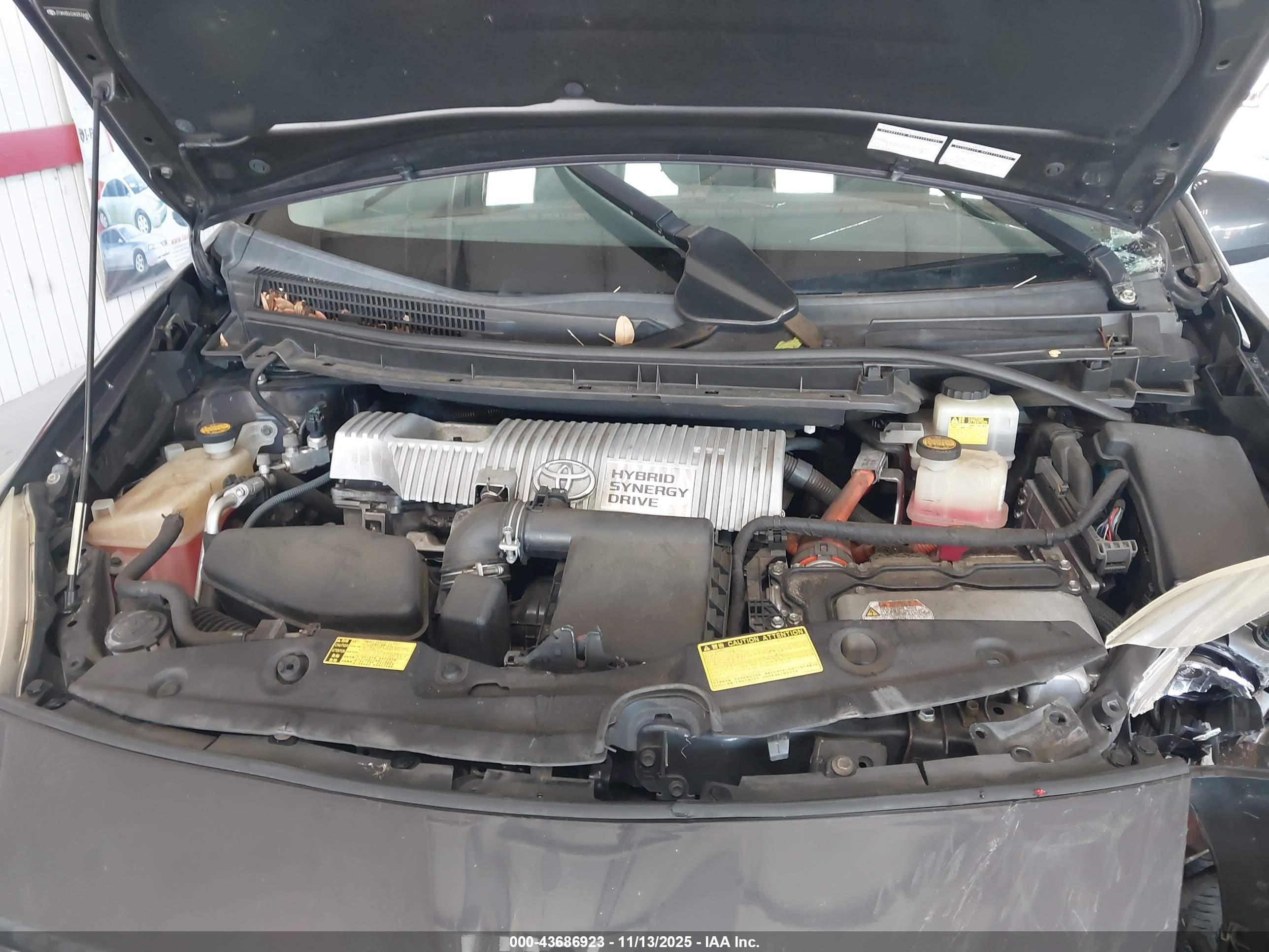 TOYOTA PRIUS image 10