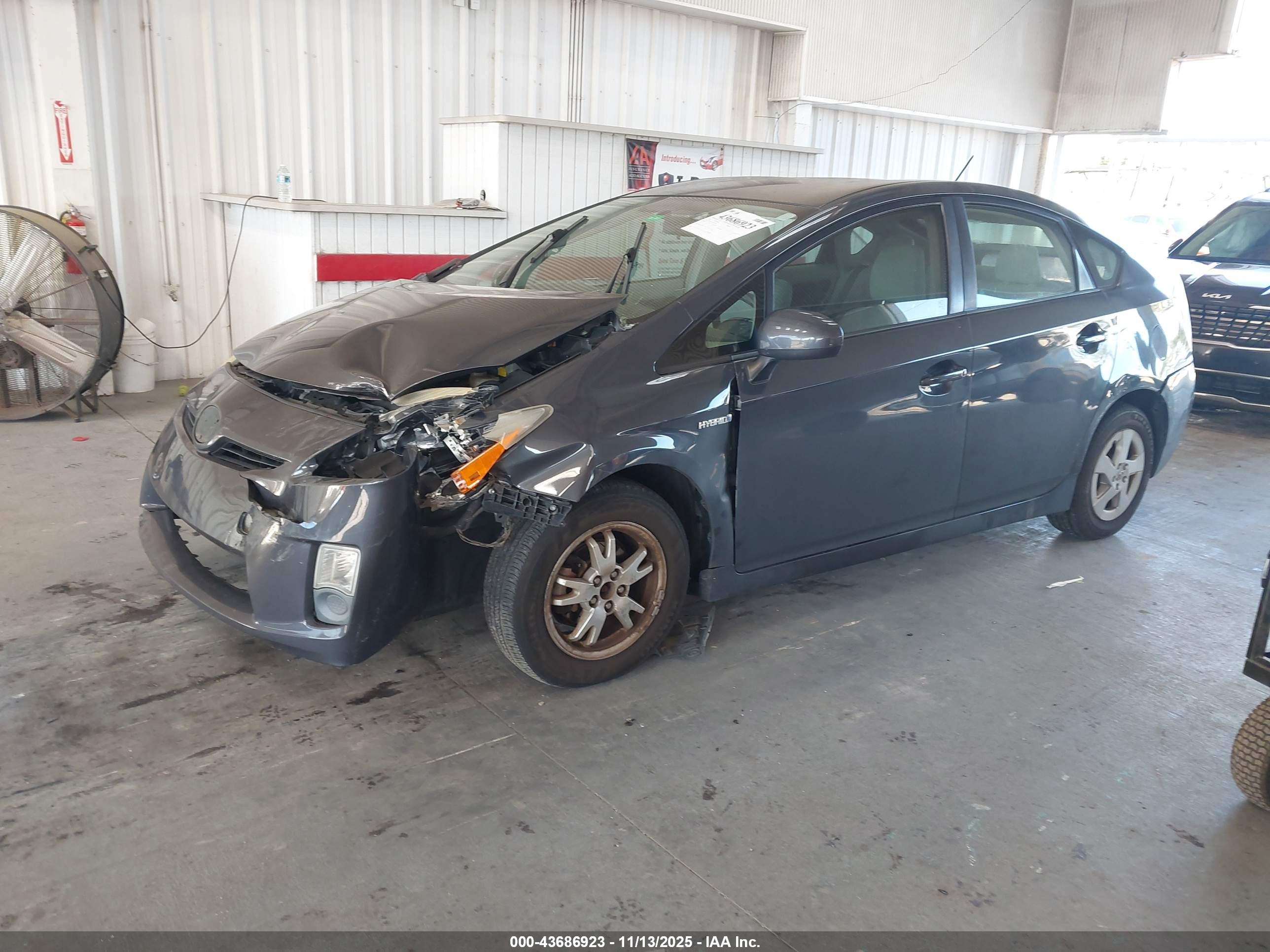 TOYOTA PRIUS image 2