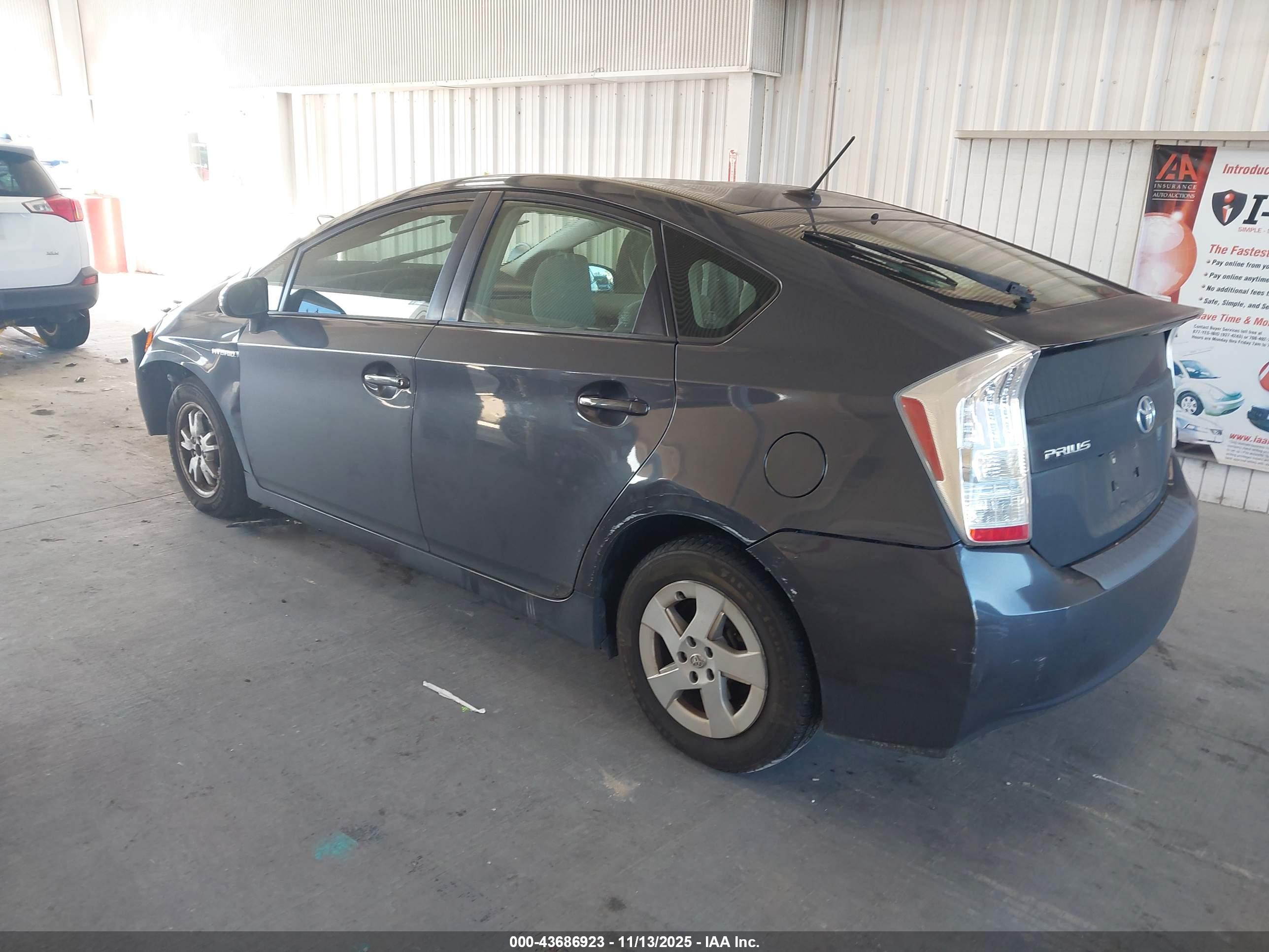 TOYOTA PRIUS image 3