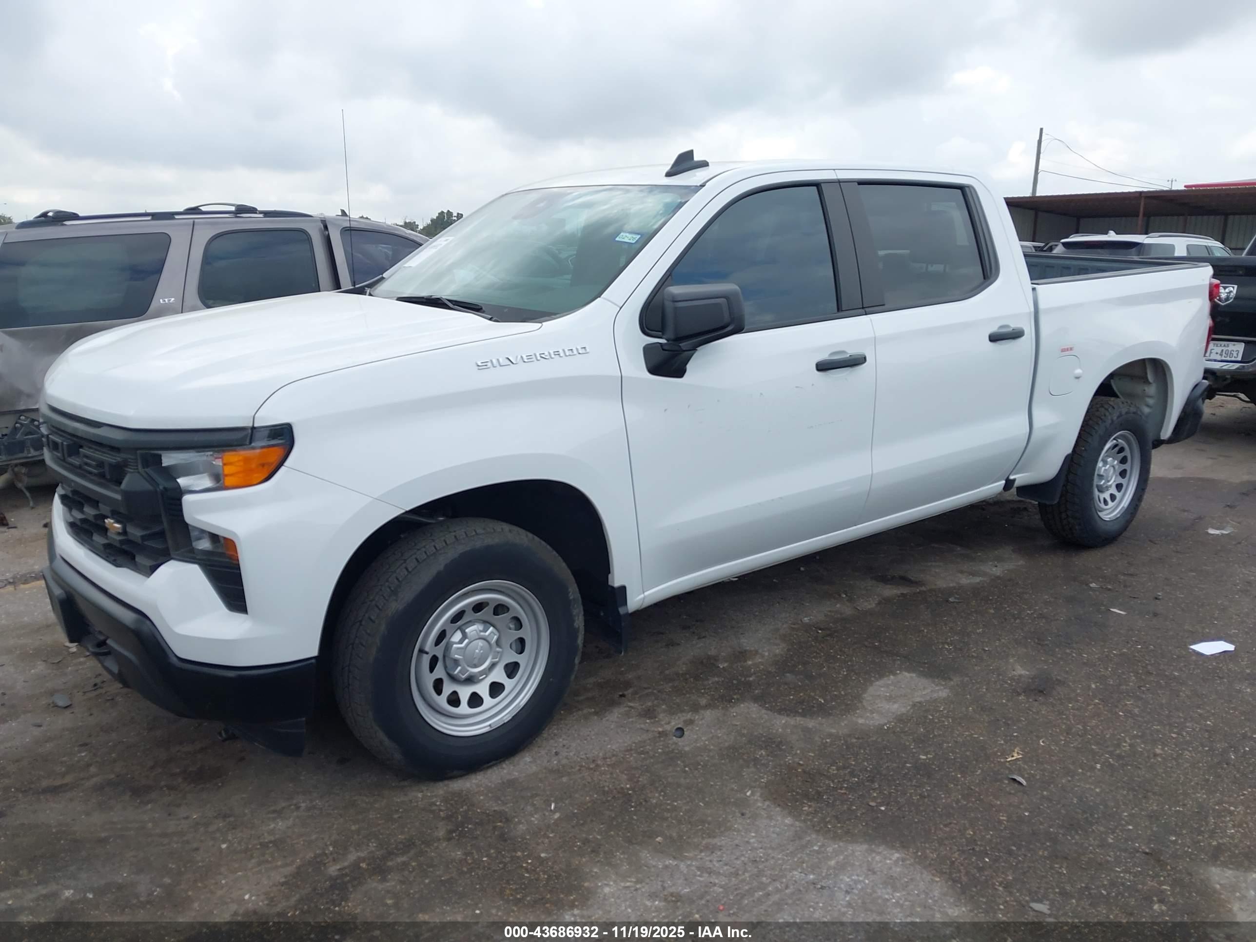 CHEVROLET SILVERADO image 2
