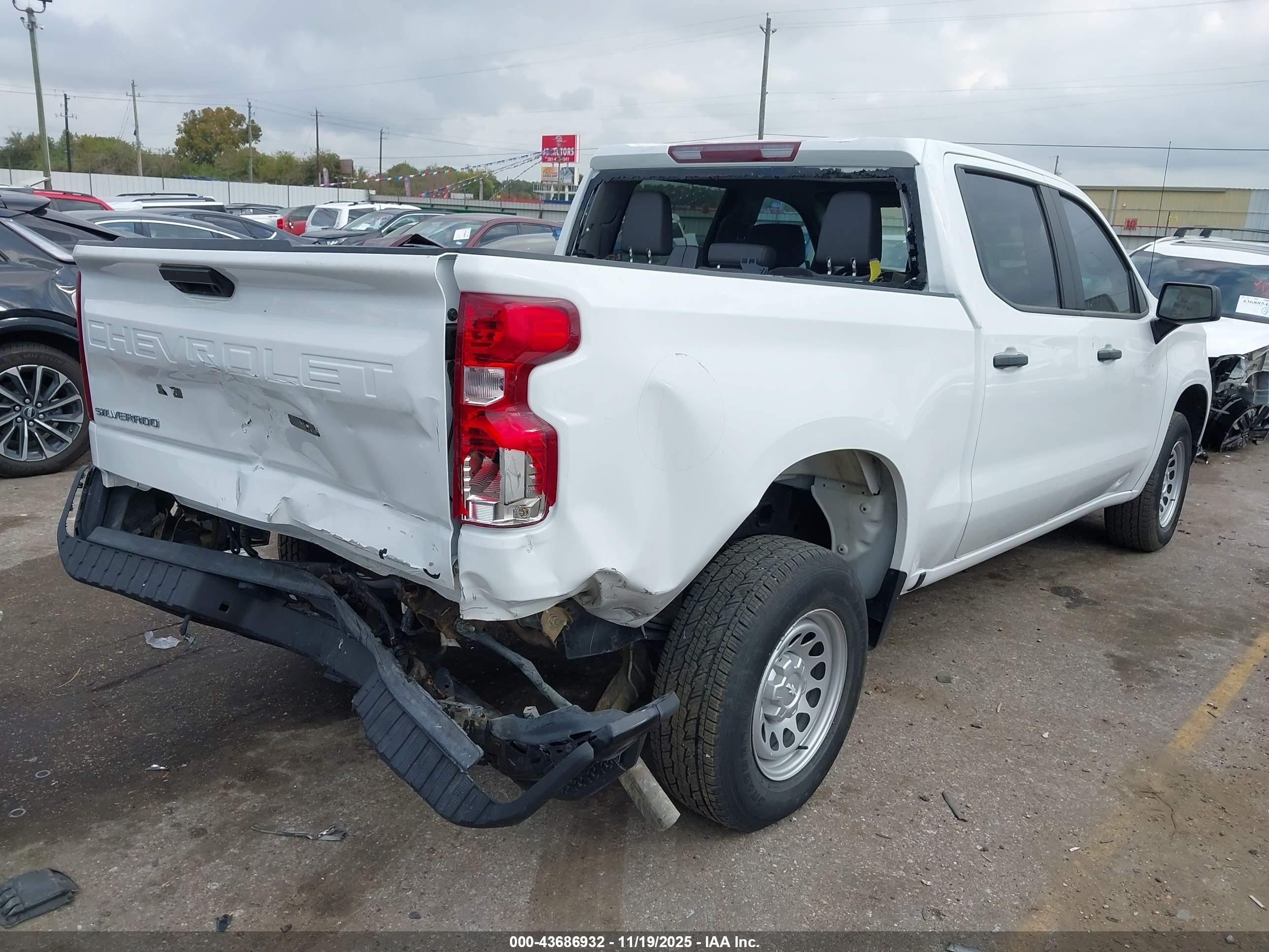 CHEVROLET SILVERADO image 4