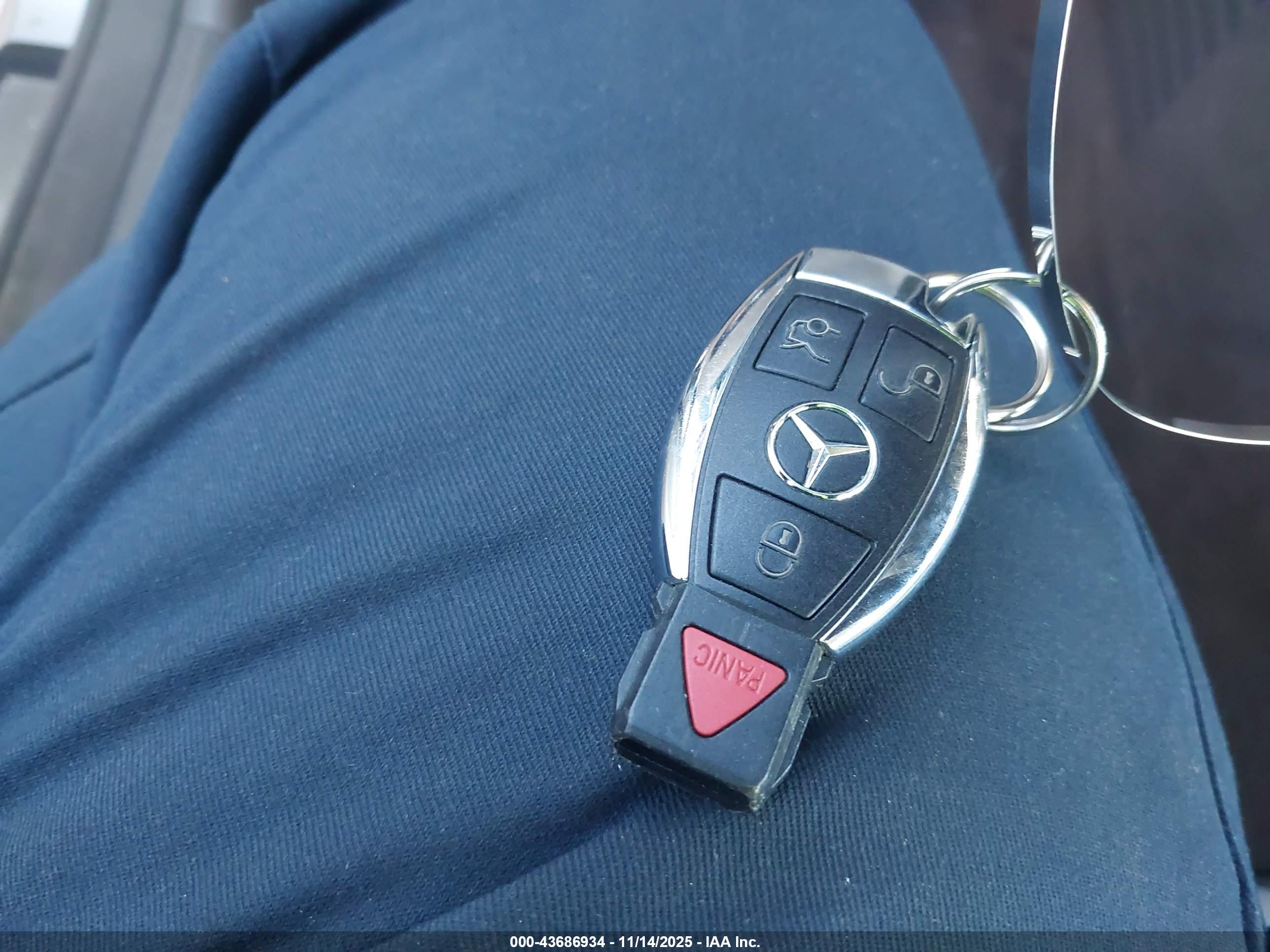 MERCEDES-BENZ E image 11