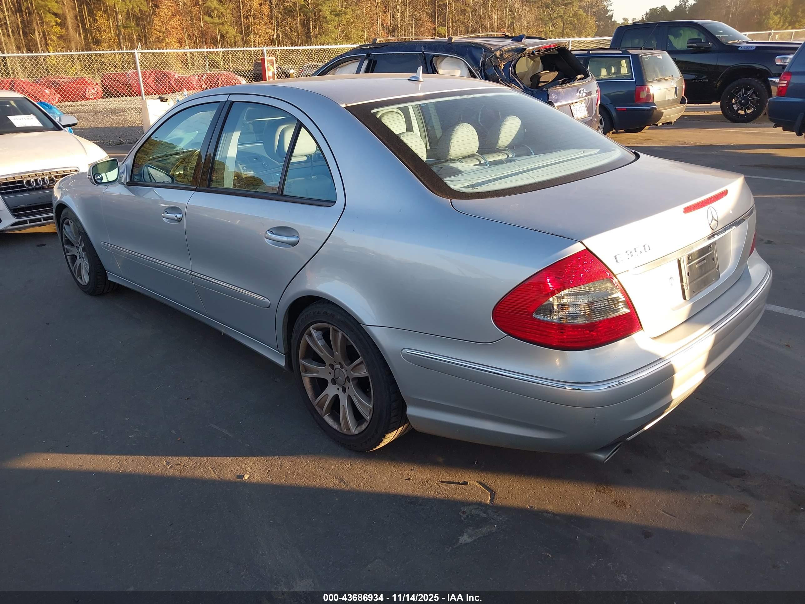 MERCEDES-BENZ E image 3