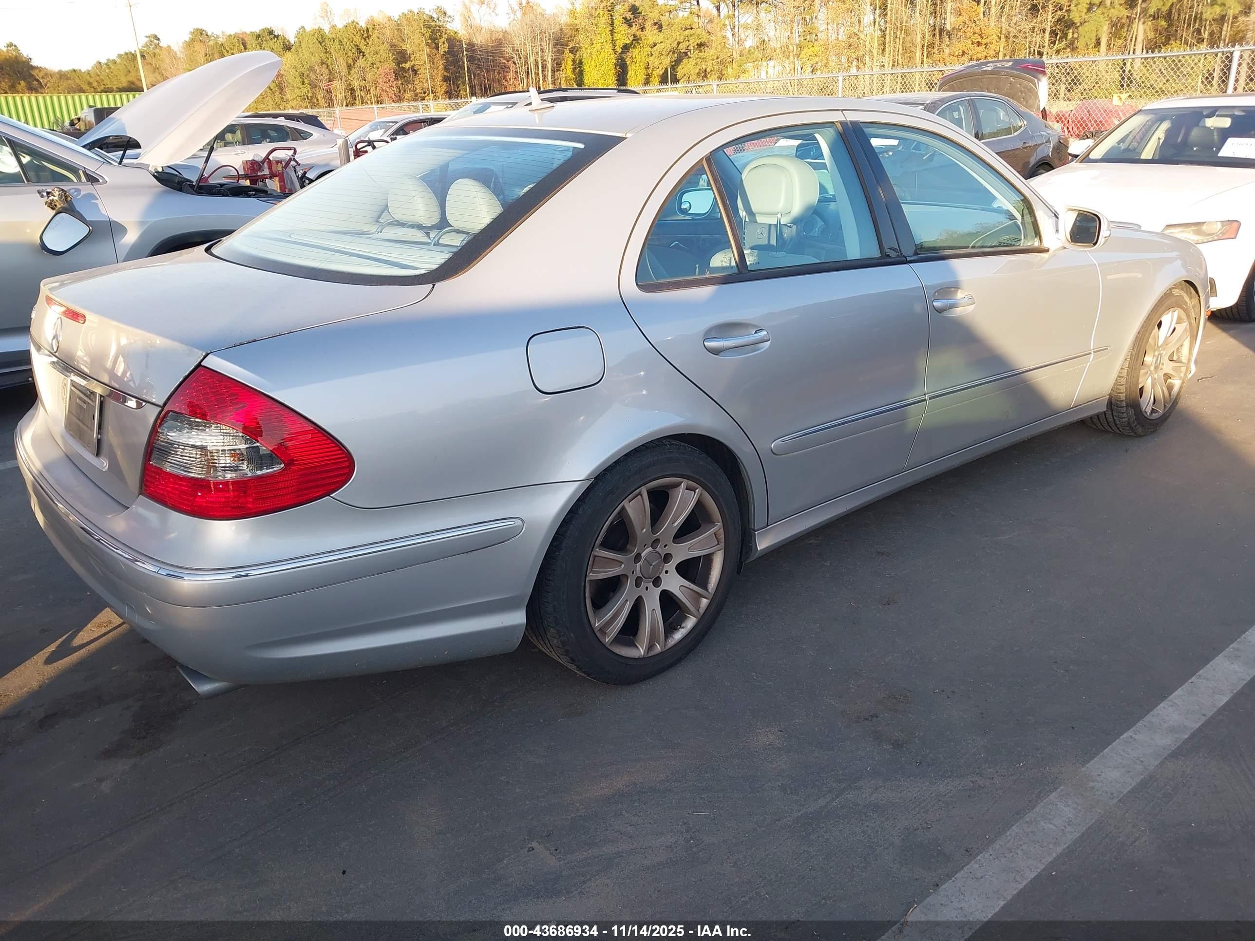 MERCEDES-BENZ E image 4
