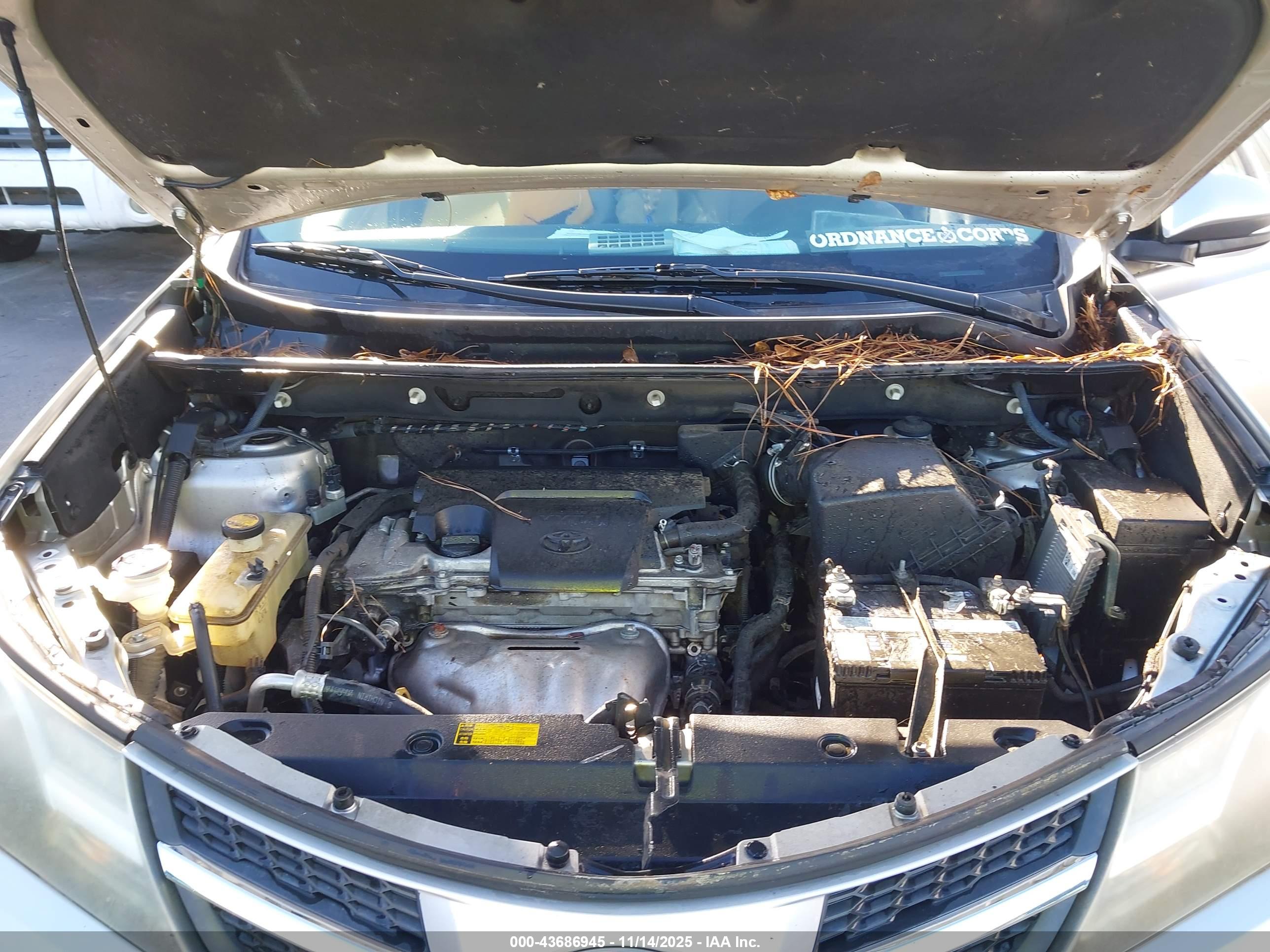TOYOTA RAV4 image 10