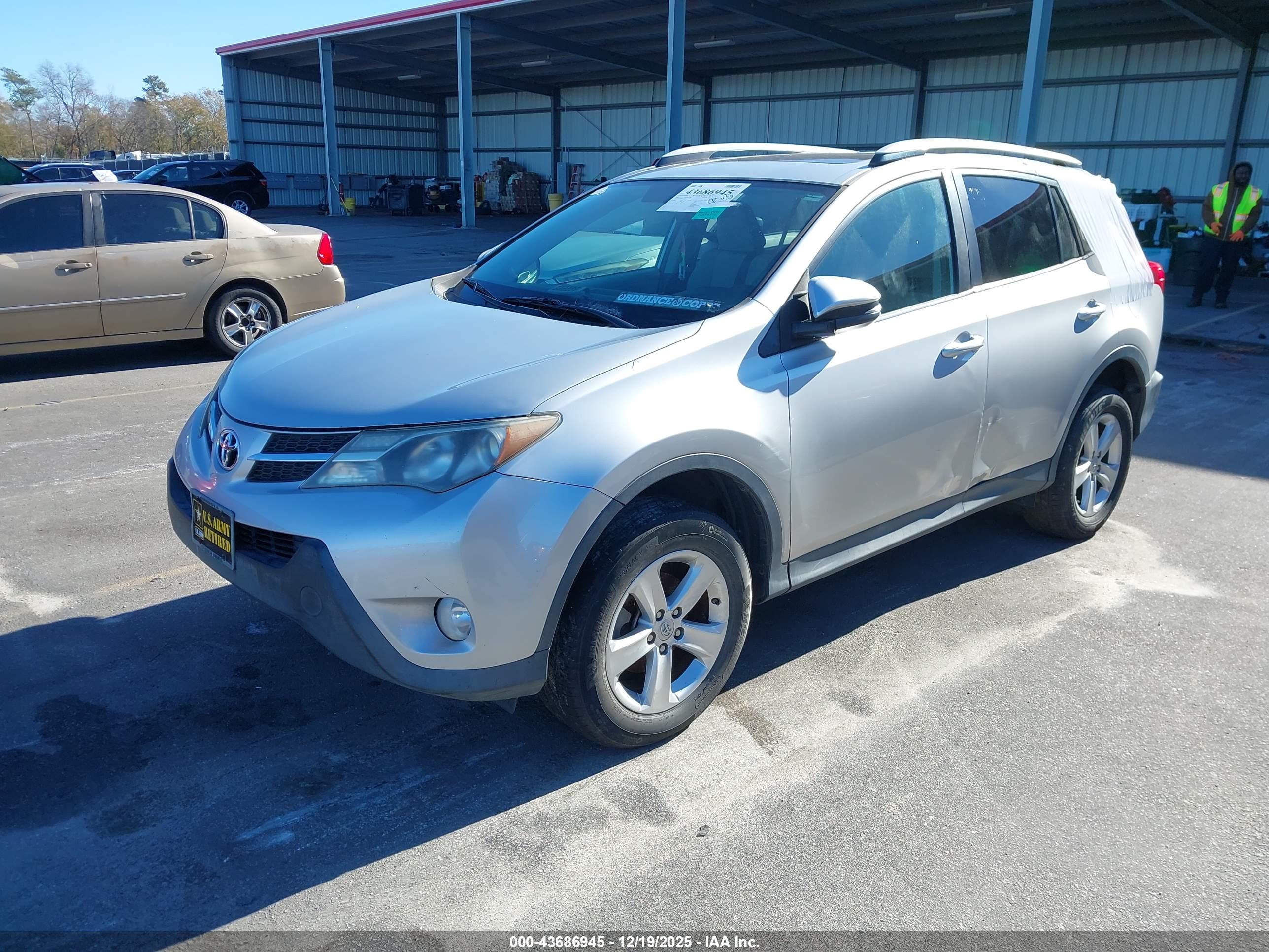 TOYOTA RAV4 image 2