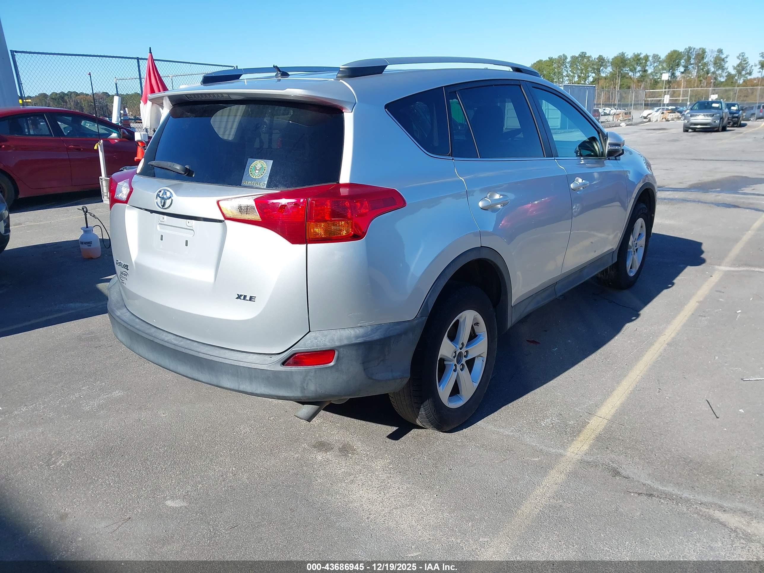 TOYOTA RAV4 image 4