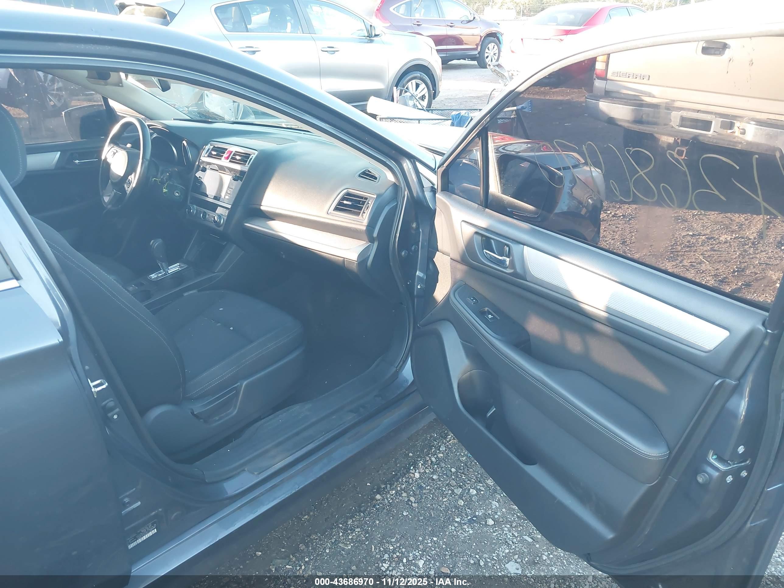 SUBARU LEGACY image 5
