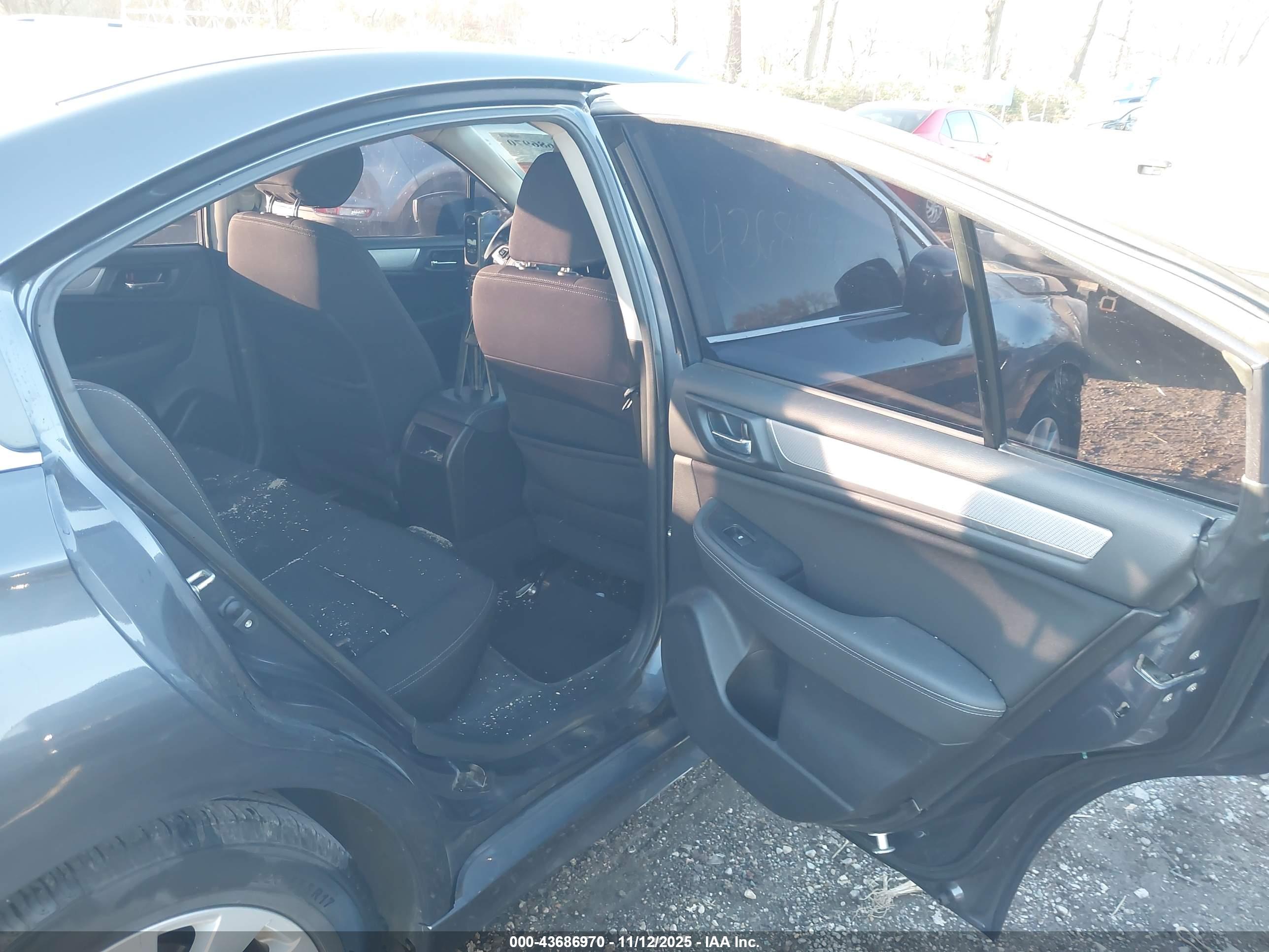 SUBARU LEGACY image 8