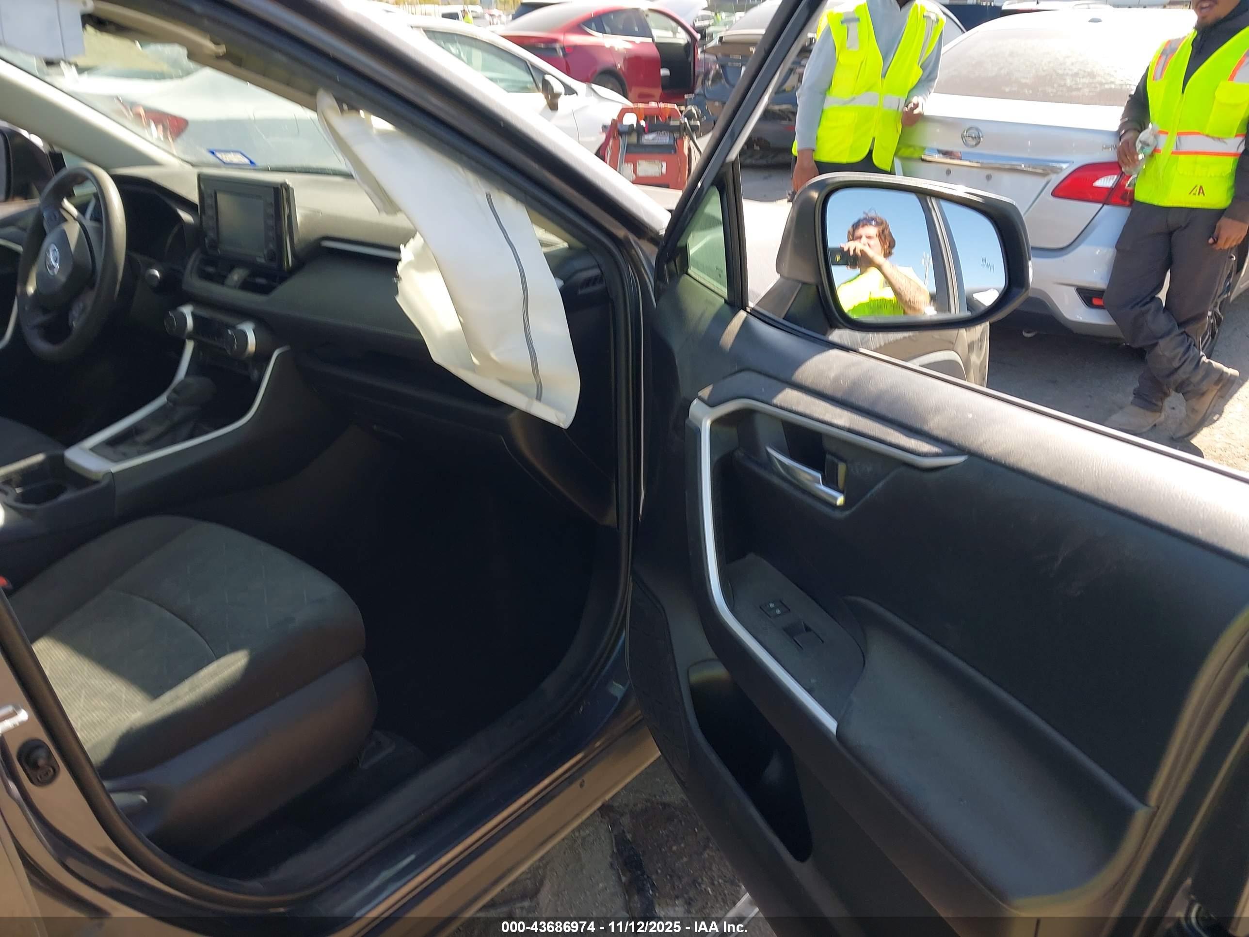 TOYOTA RAV4 image 5