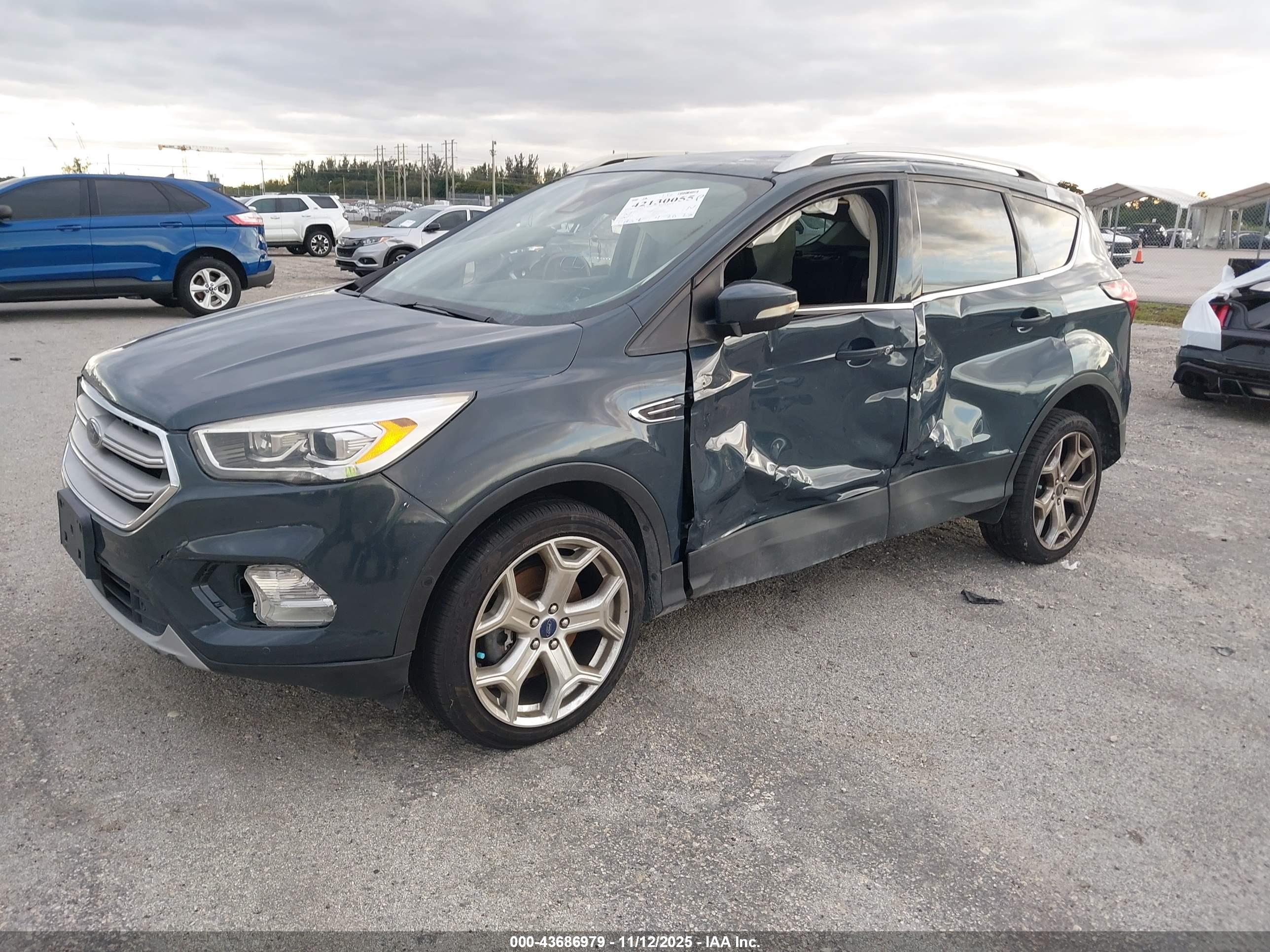 FORD ESCAPE image 2