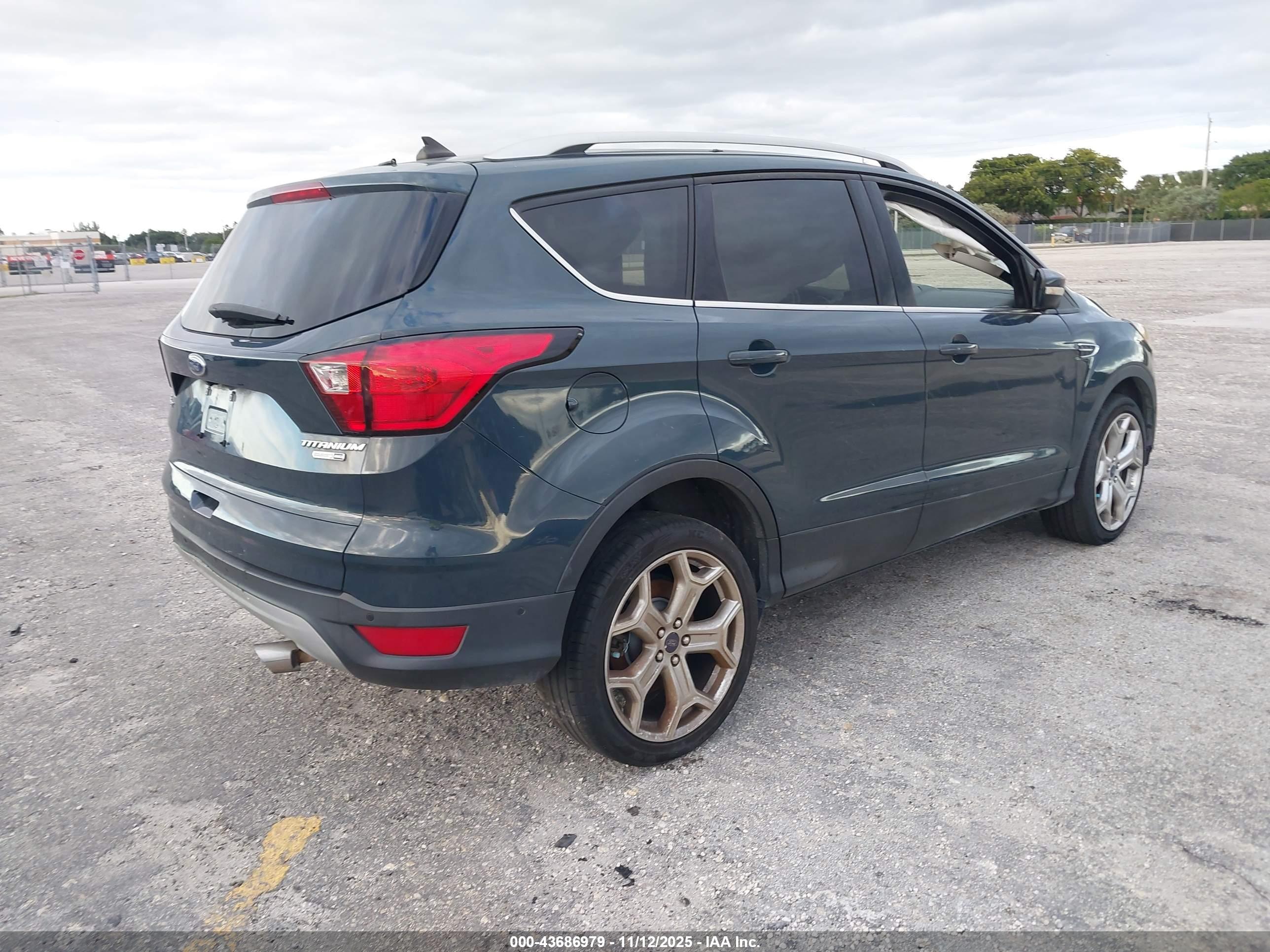 FORD ESCAPE image 4