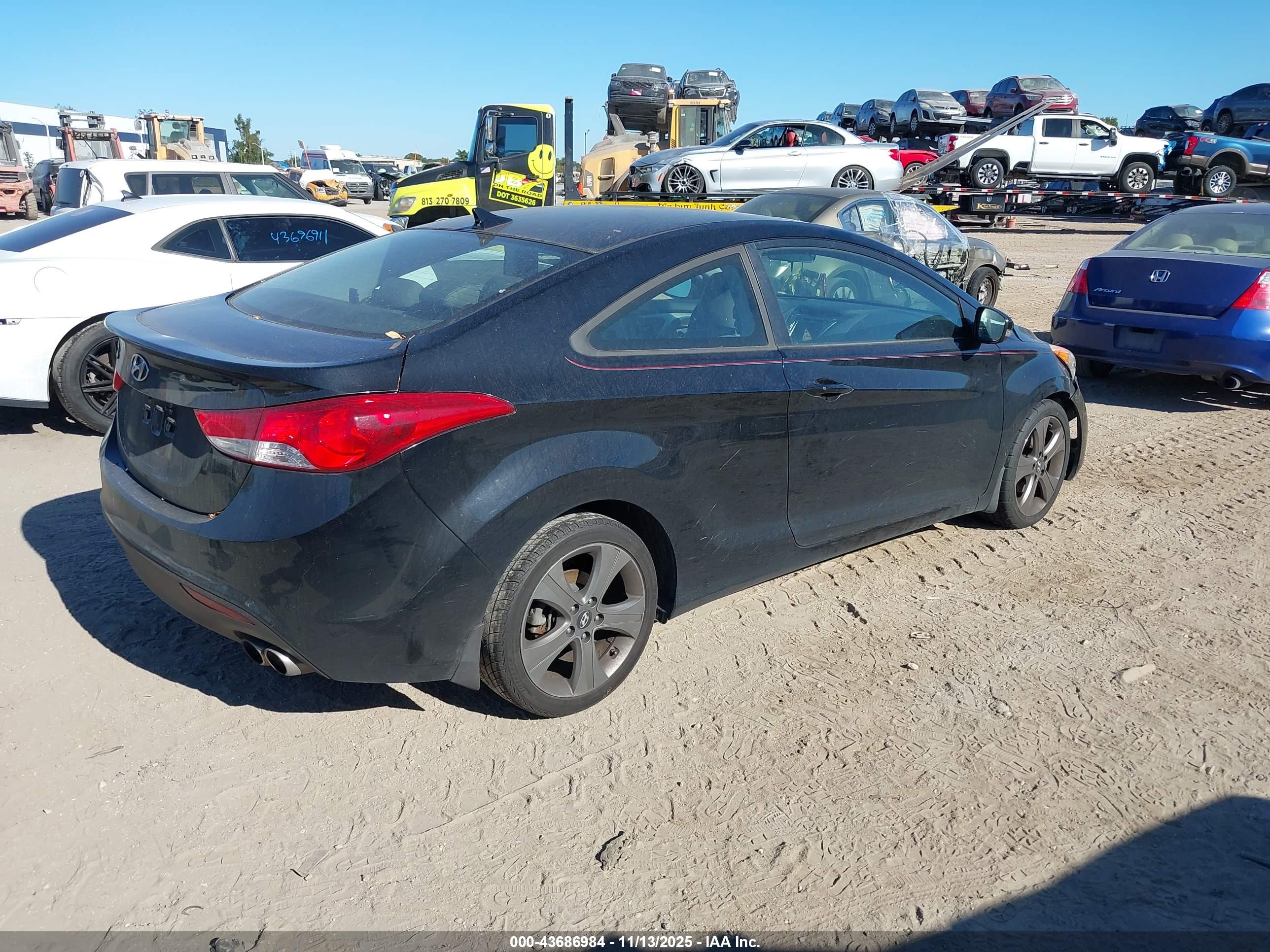 HYUNDAI ELANTRA image 4