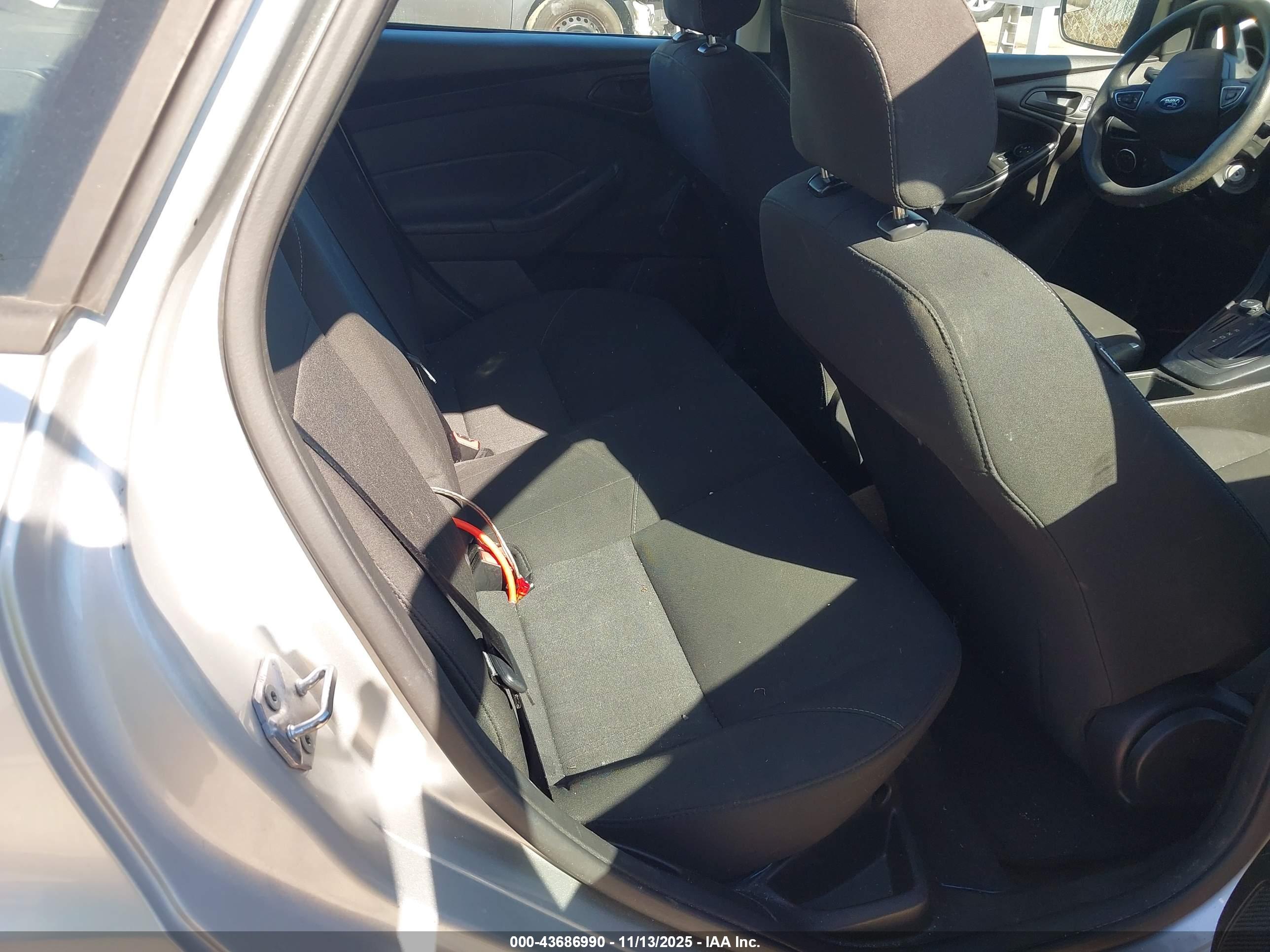 FORD FOCUS image 8