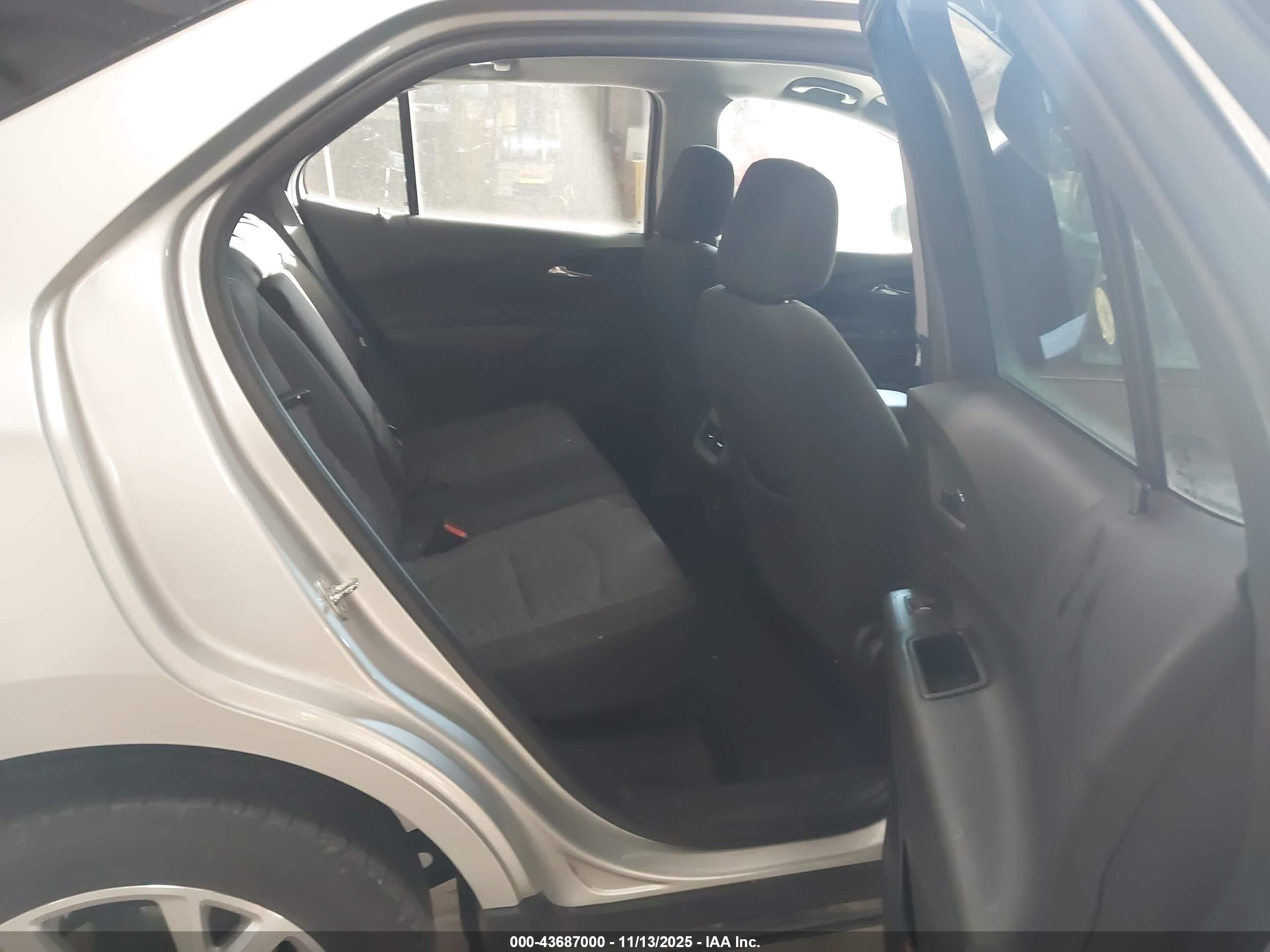 CHEVROLET EQUINOX image 8