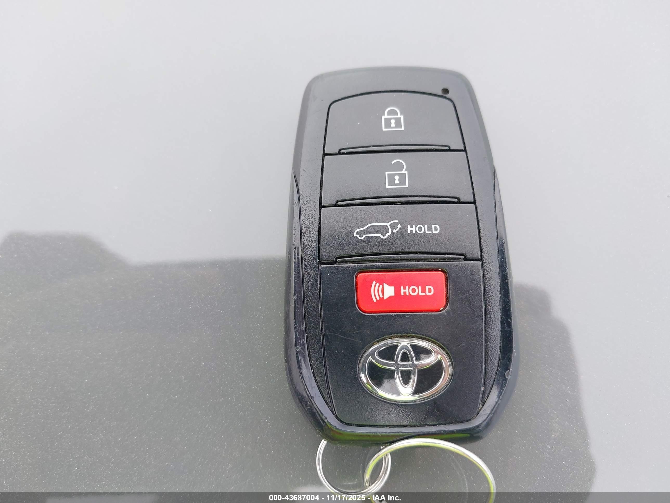 TOYOTA COROLLA image 11