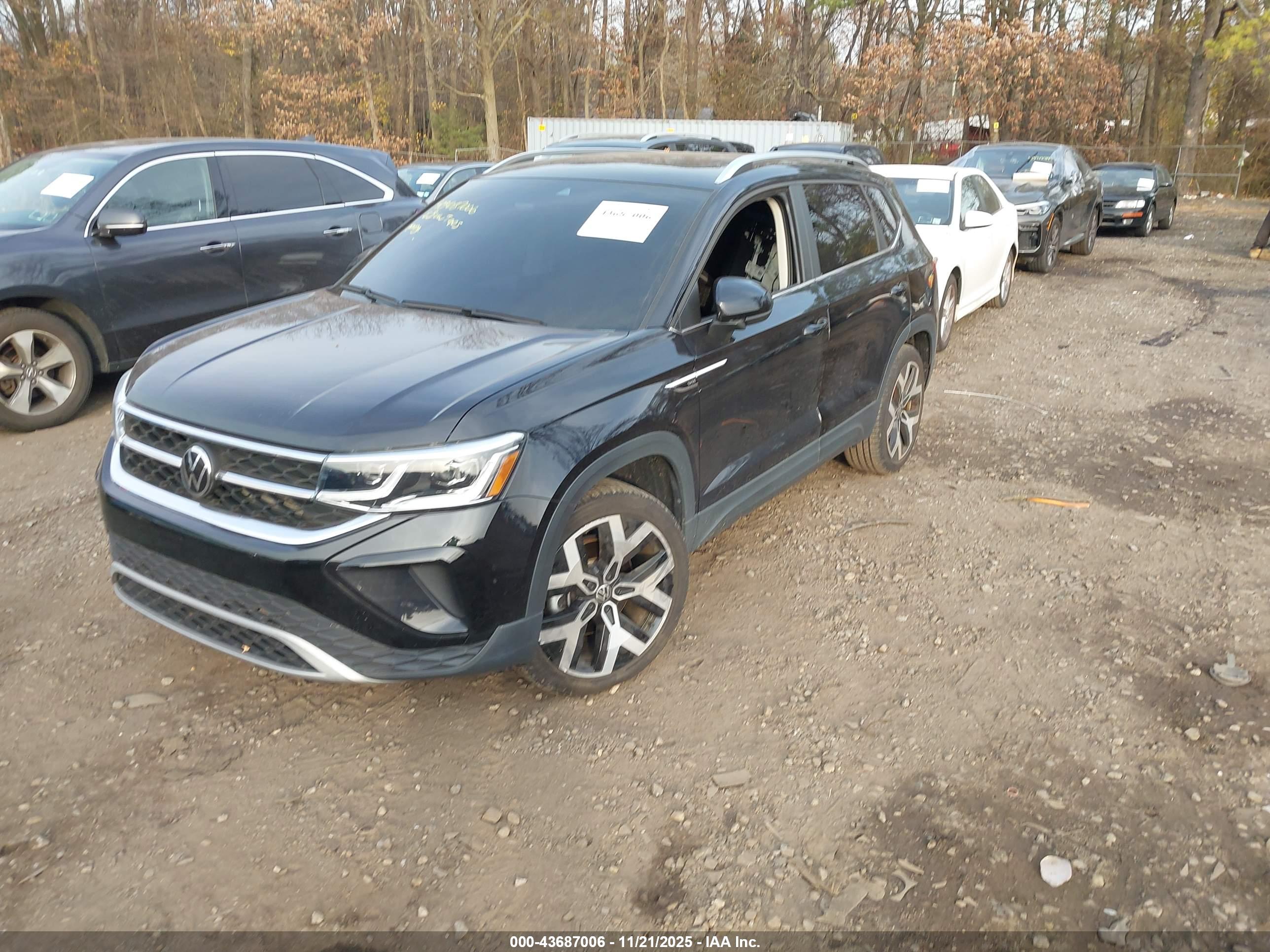 VOLKSWAGEN TAOS image 2