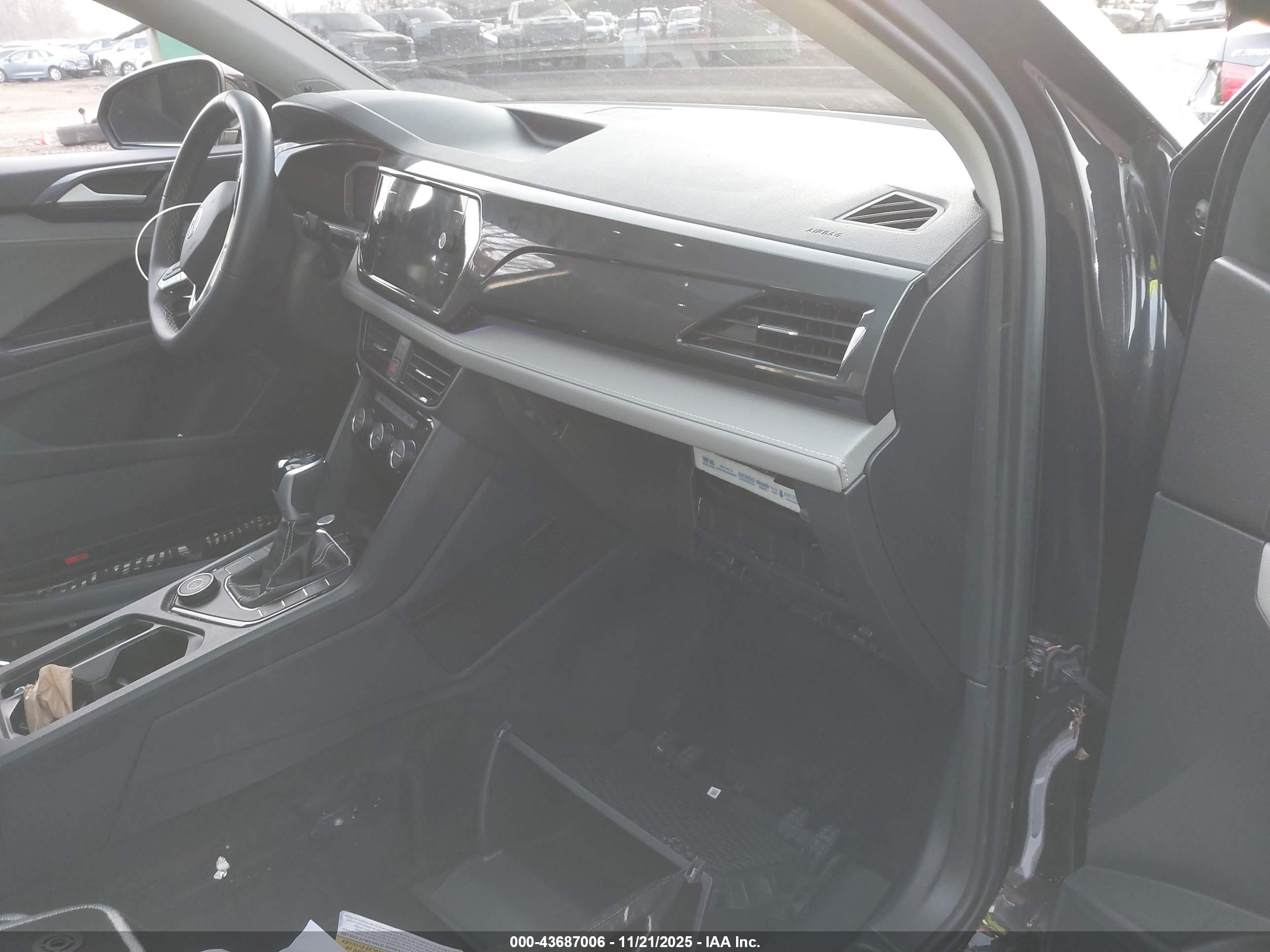 VOLKSWAGEN TAOS image 5