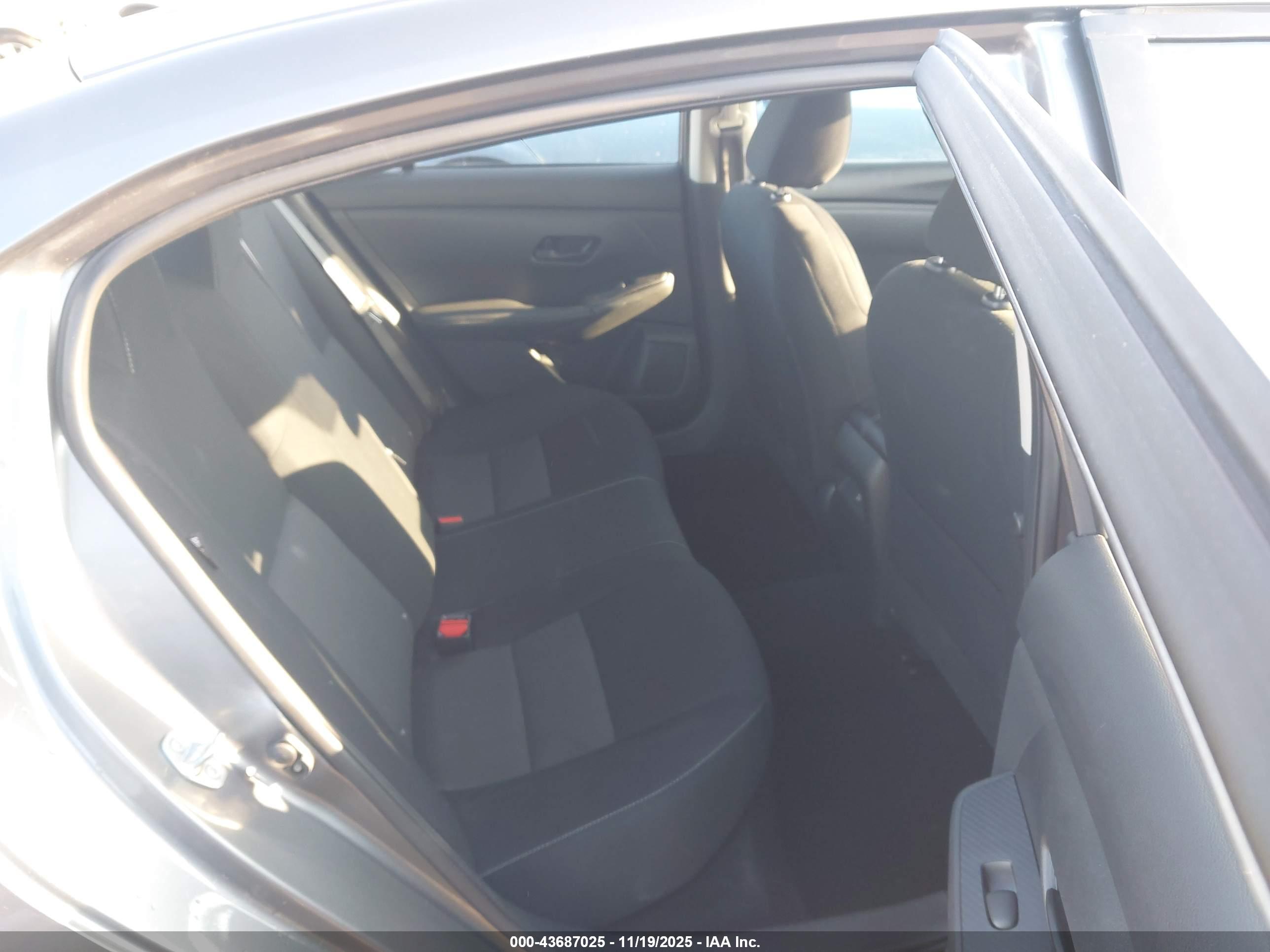 NISSAN SENTRA image 8