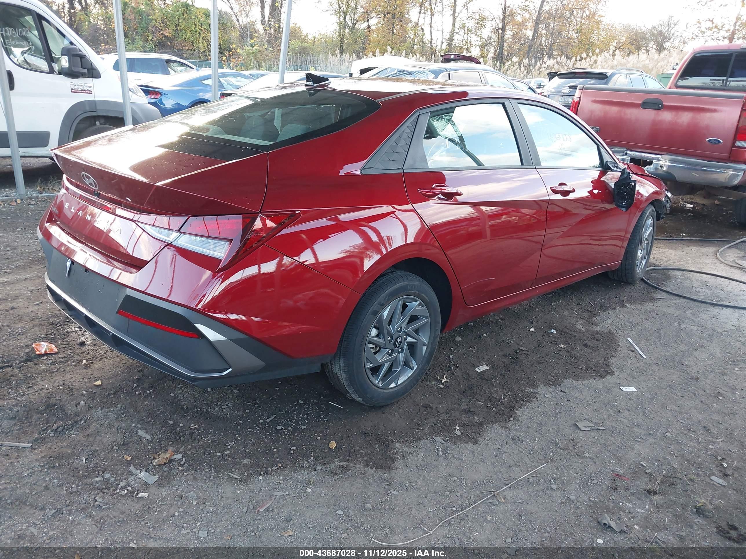 HYUNDAI ELANTRA image 4