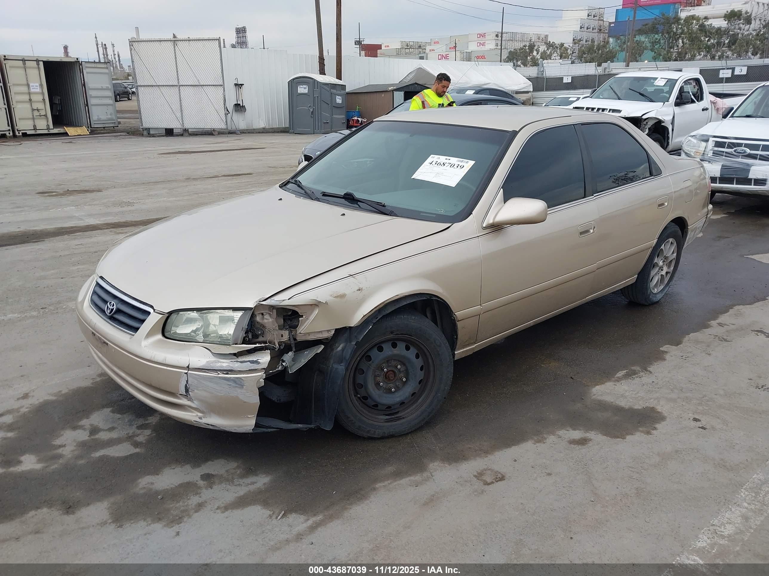 TOYOTA CAMRY image 2
