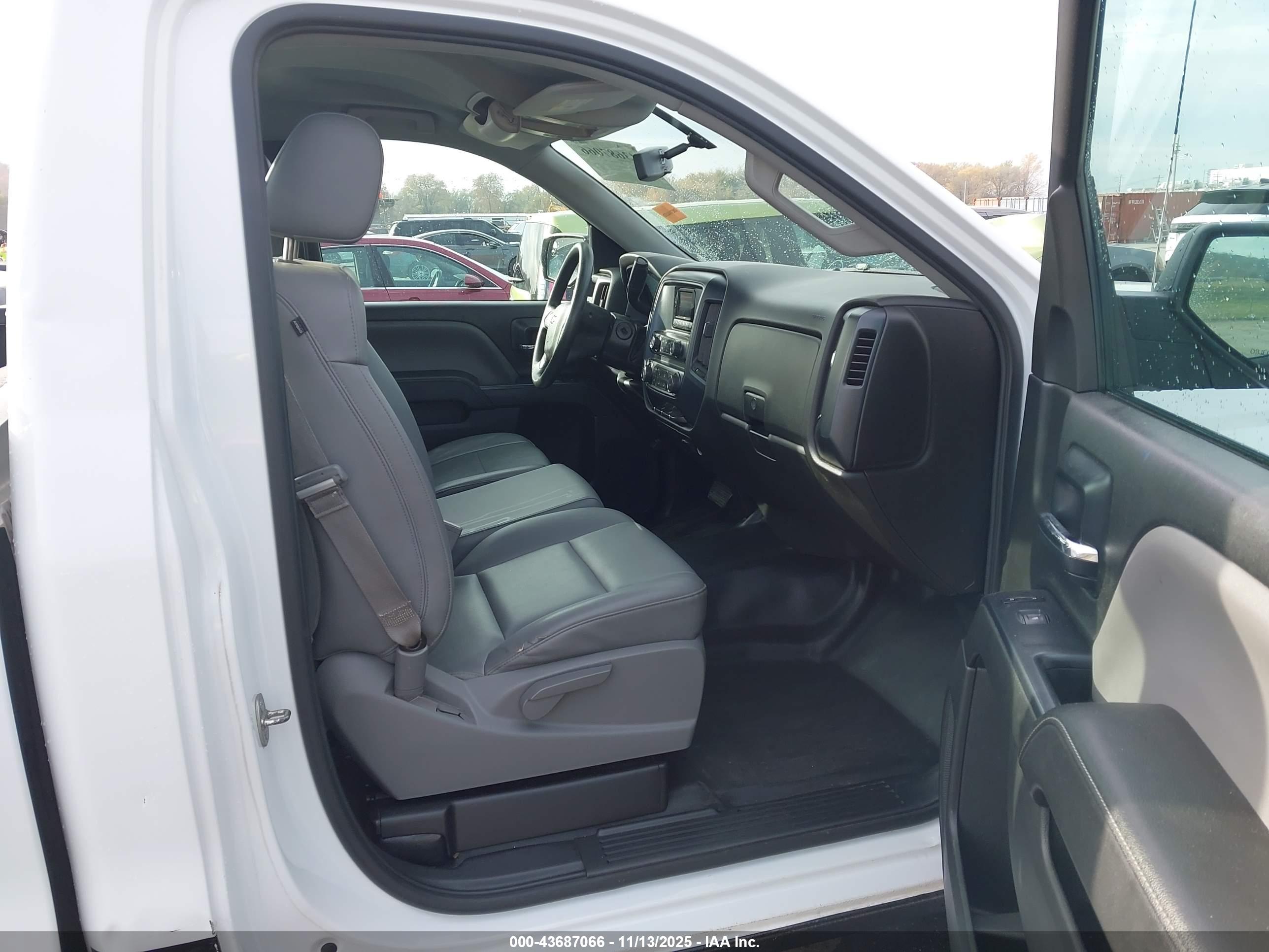 CHEVROLET SILVERADO image 5