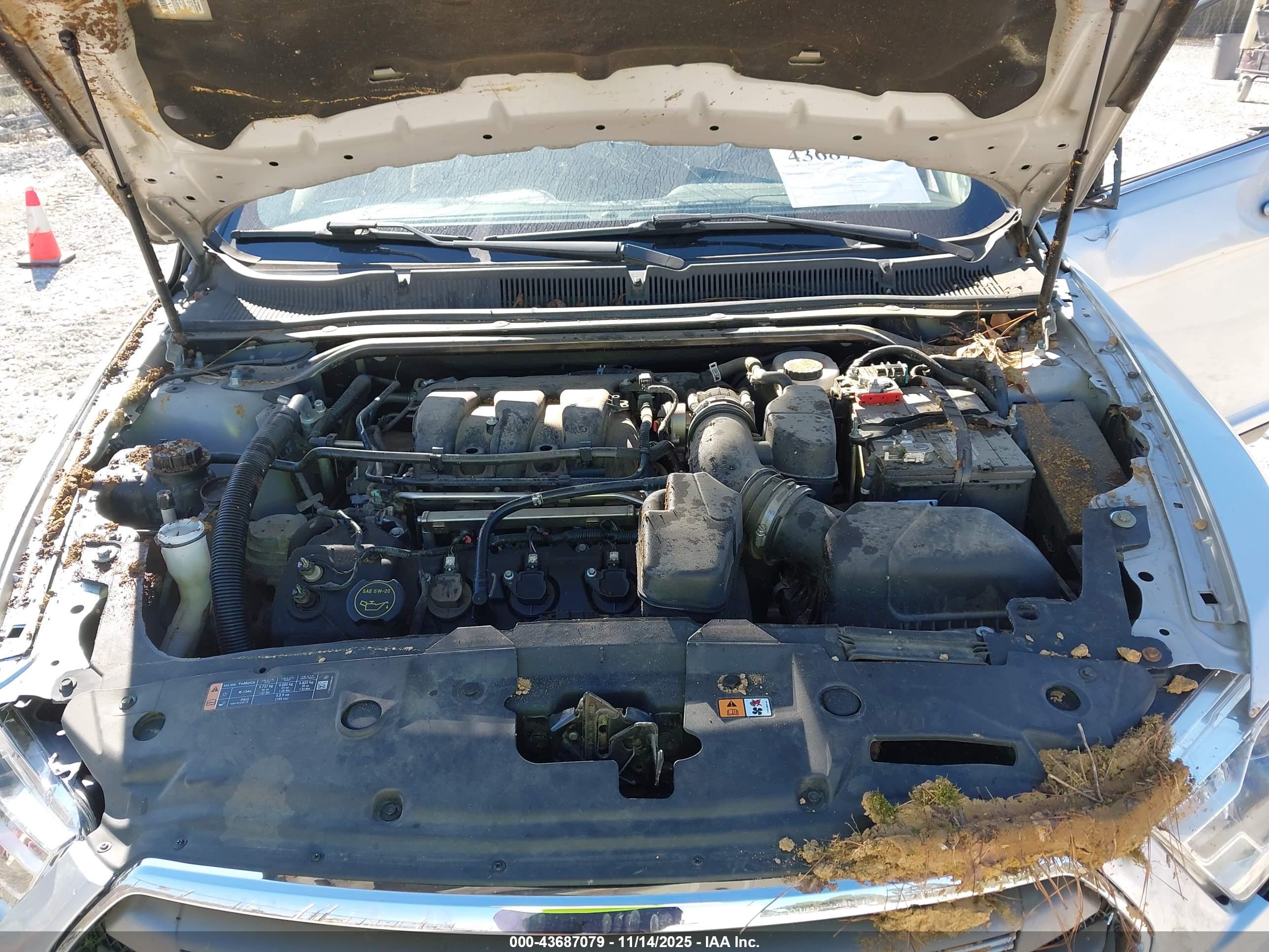 FORD TAURUS image 10
